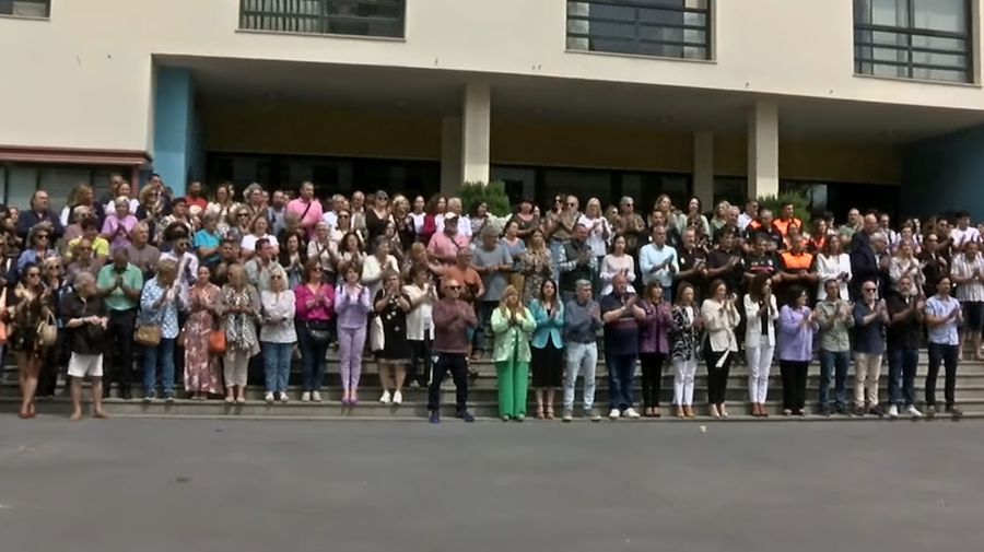 Minuto de silencio celebrado en Torremolinos por la muerte de Paula.