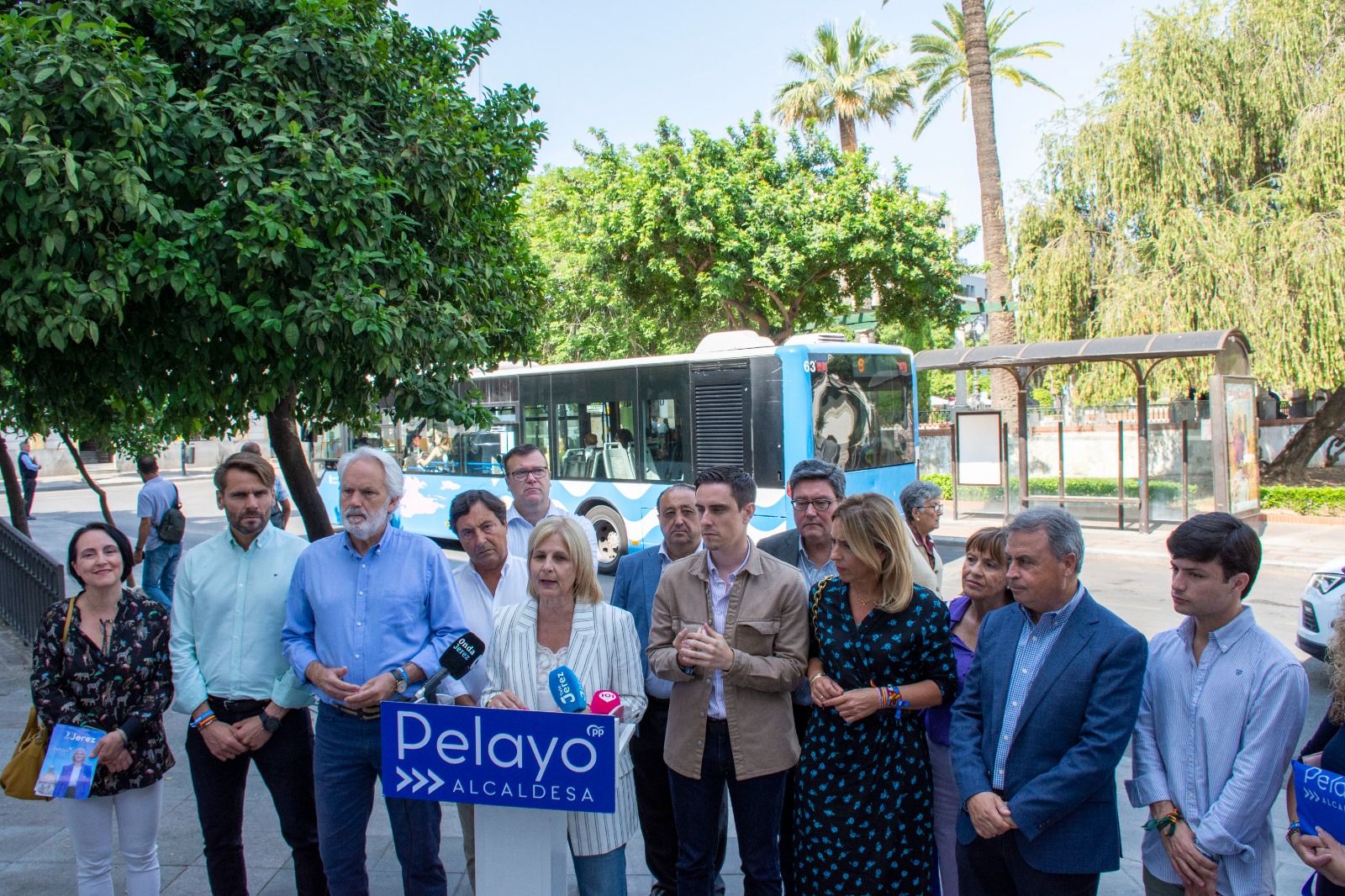 Comparecencia de Pelayo ante los medios para hablar del estado del servicio de autobuses en Jerez.