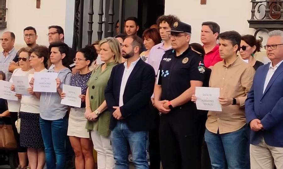 Concentración silenciosa en Puente Genil por la joven agredida sexualmente.