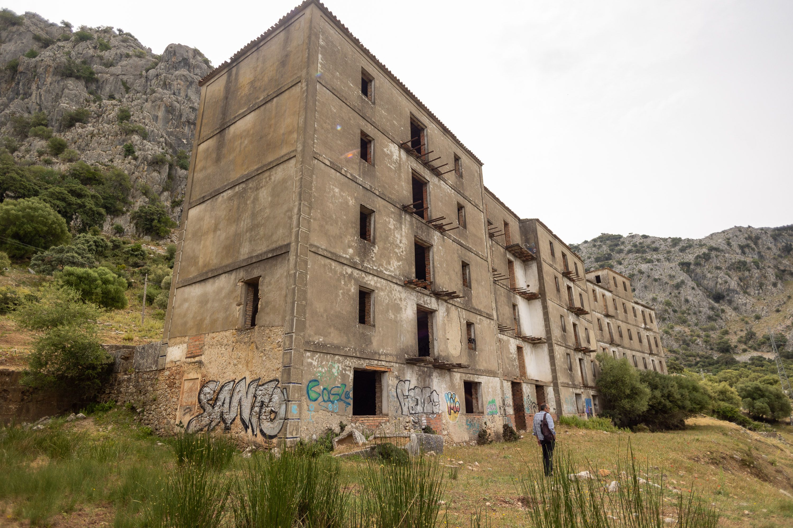 Estructura principal del hotel abandonado, con cuatro plantas y subsuelo.    JUAN CARLOS TORO