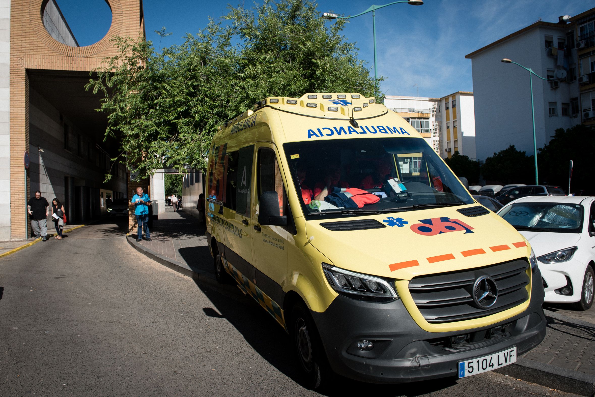 Una ambulancia en Sevilla, en una imagen de archivo.