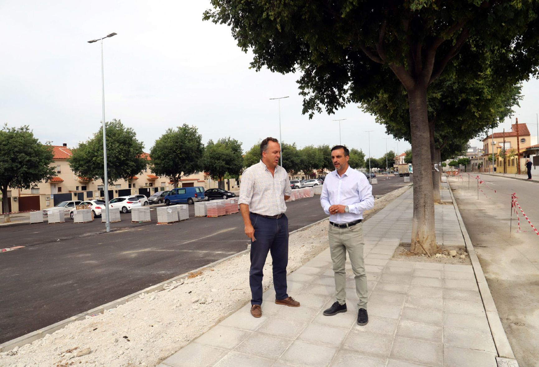 El delegado de Urbanismo durante la visita a las obras en La Canaleja y La Milagrosa.