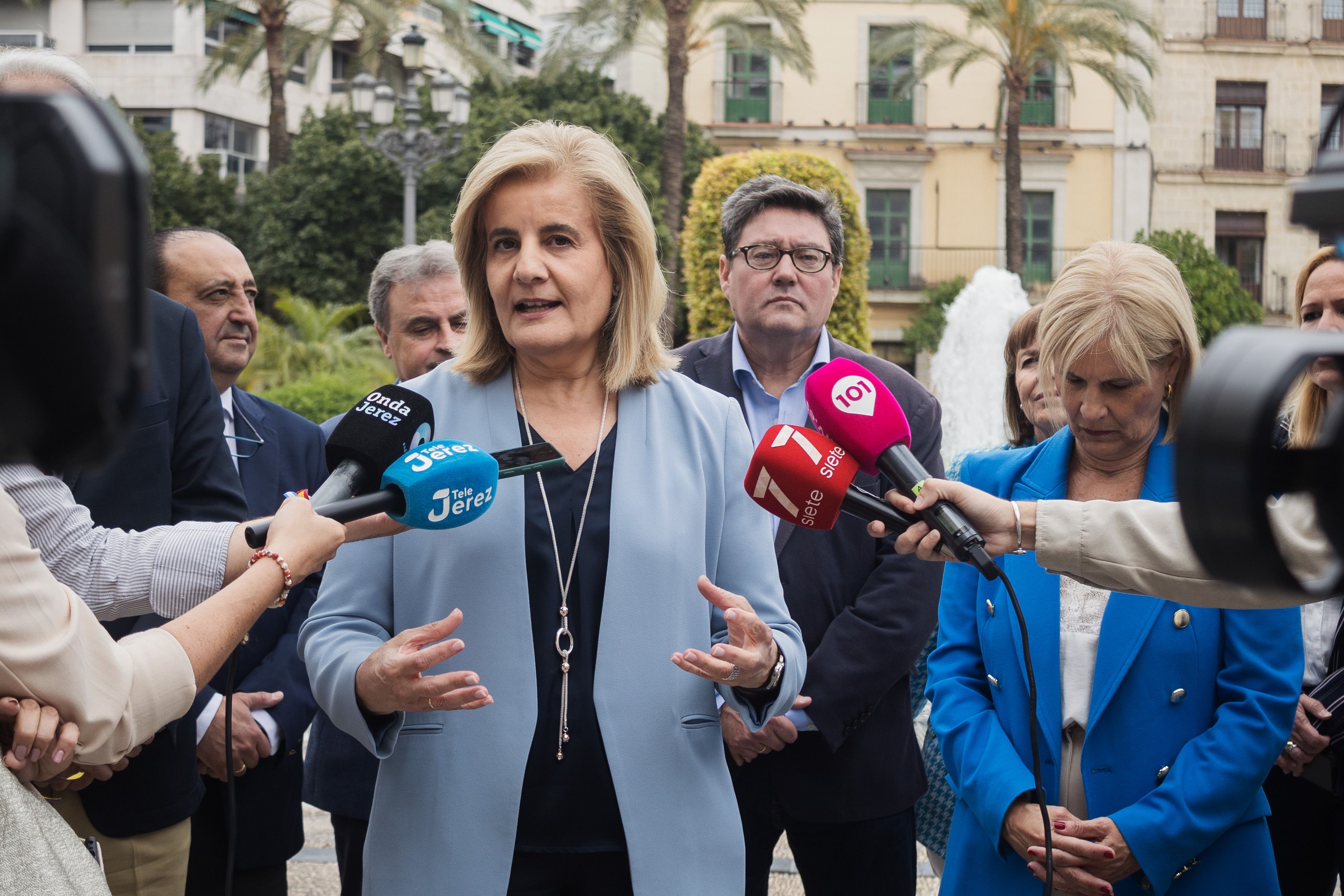 Fátima Báñez en la plaza del Arenal en el acto del PP.