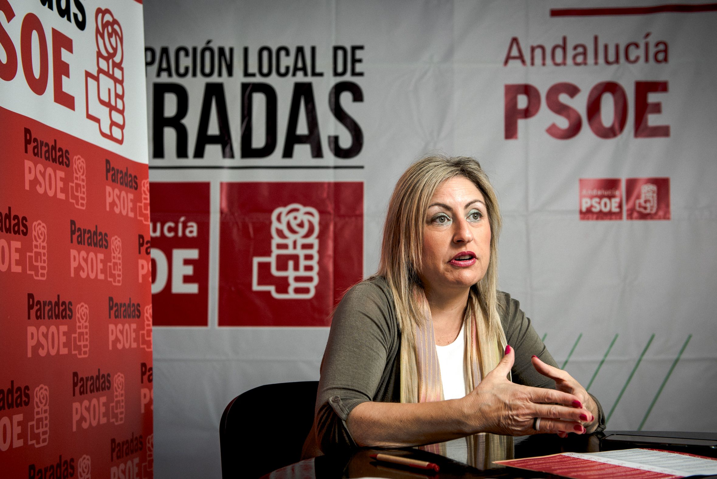 Un momento de la entrevista a Mari Carmen Galindo, candidata del PSOE en Paradas.