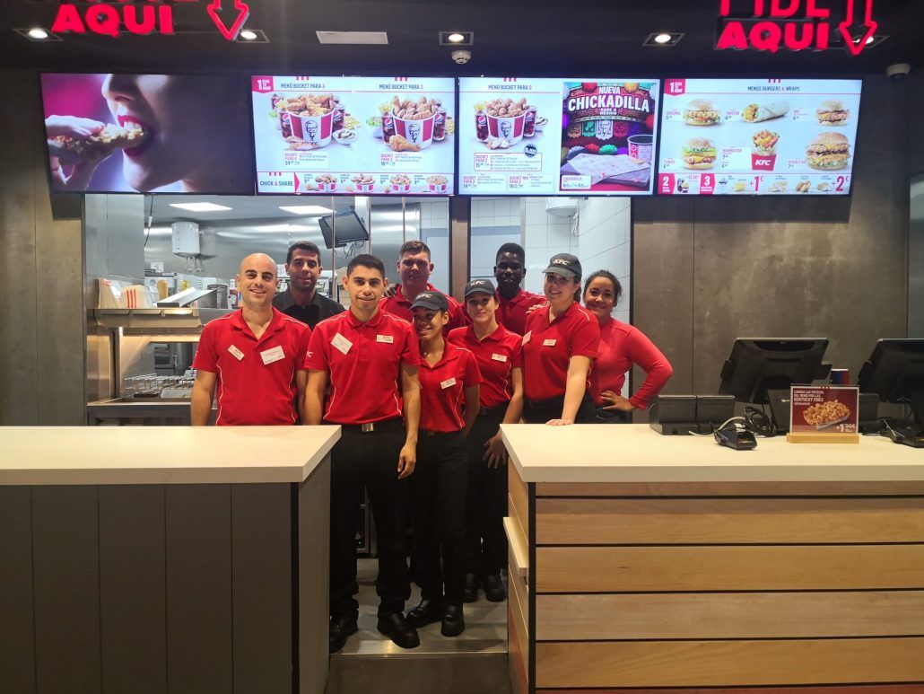 Personas contratadas en la cadena KFC gracias al programa de Ceain.
