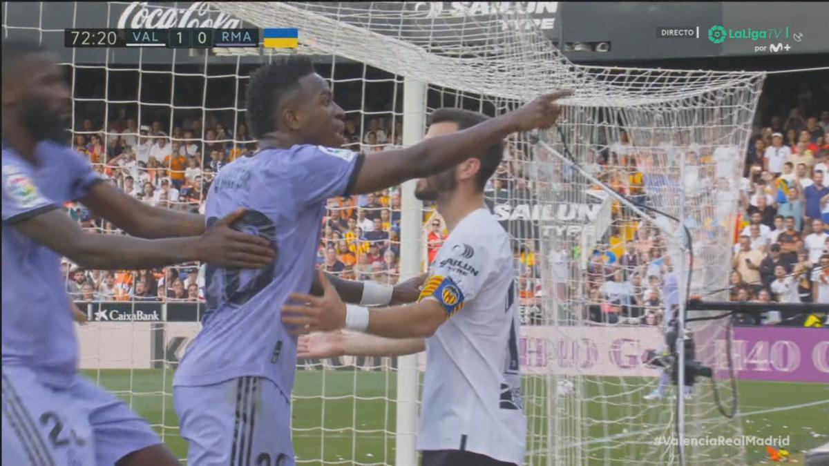 Vinicius señala insultos racistas en un partido contra el Valencia CF.