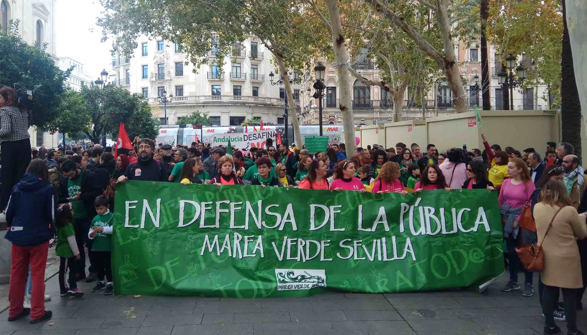 Una movilización en Sevilla, donde habrá una manifestación silenciosa este sábado, en defensa de la enseñanza pública.