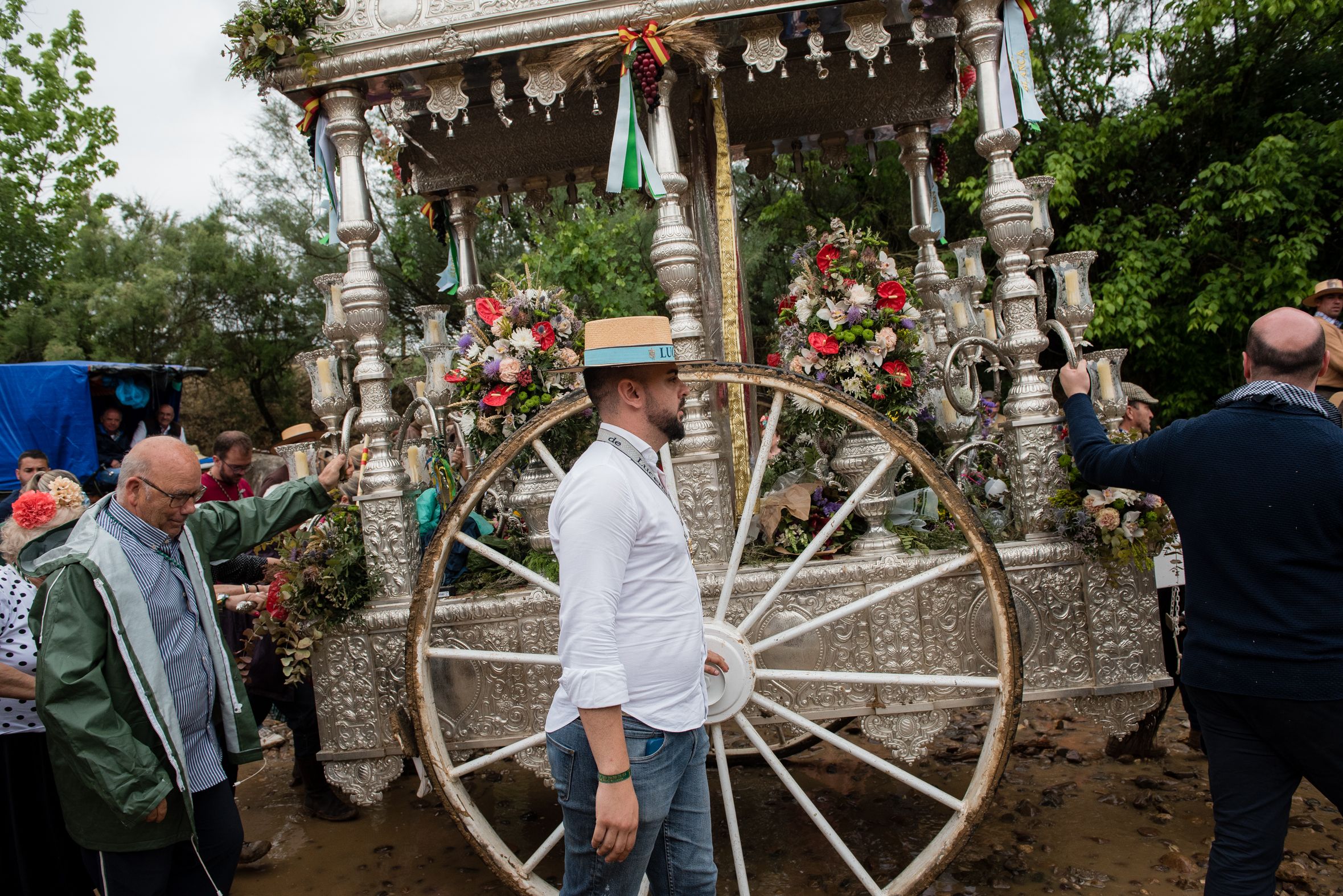 Hermandades de Lucena y de Málaga a su paso por el río Quema 
