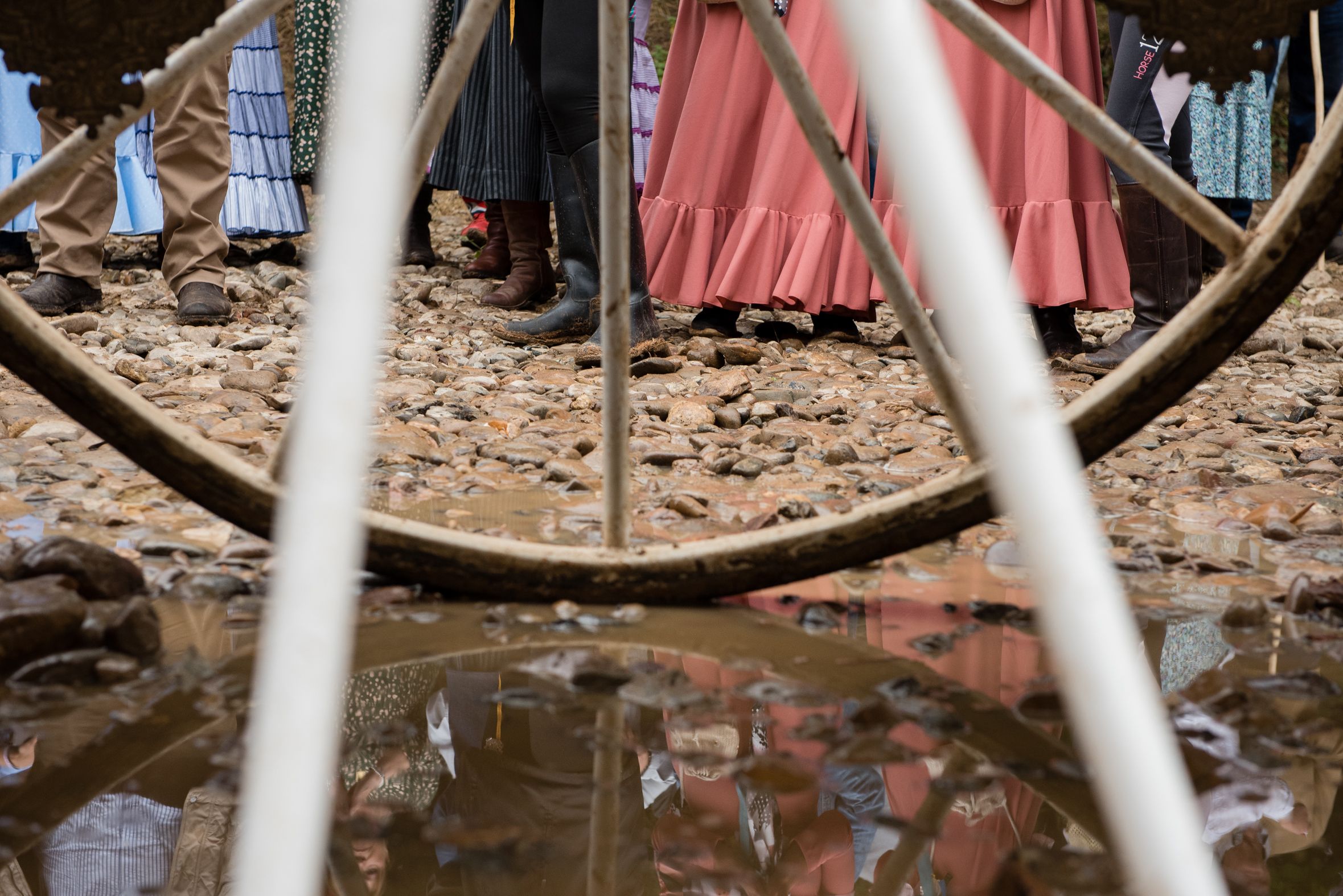 Hermandades de Lucena y de Málaga a su paso por el río Quema 