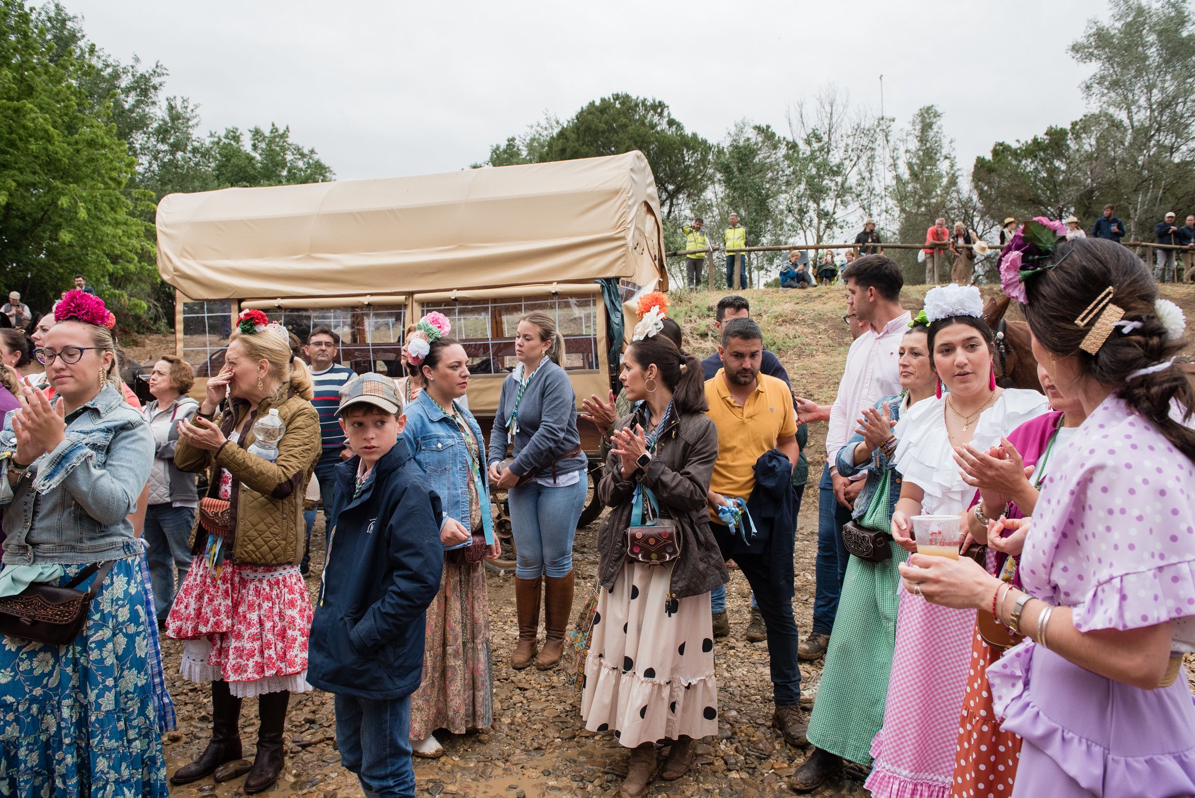 Hermandades de Lucena y de Málaga a su paso por el río Quema 