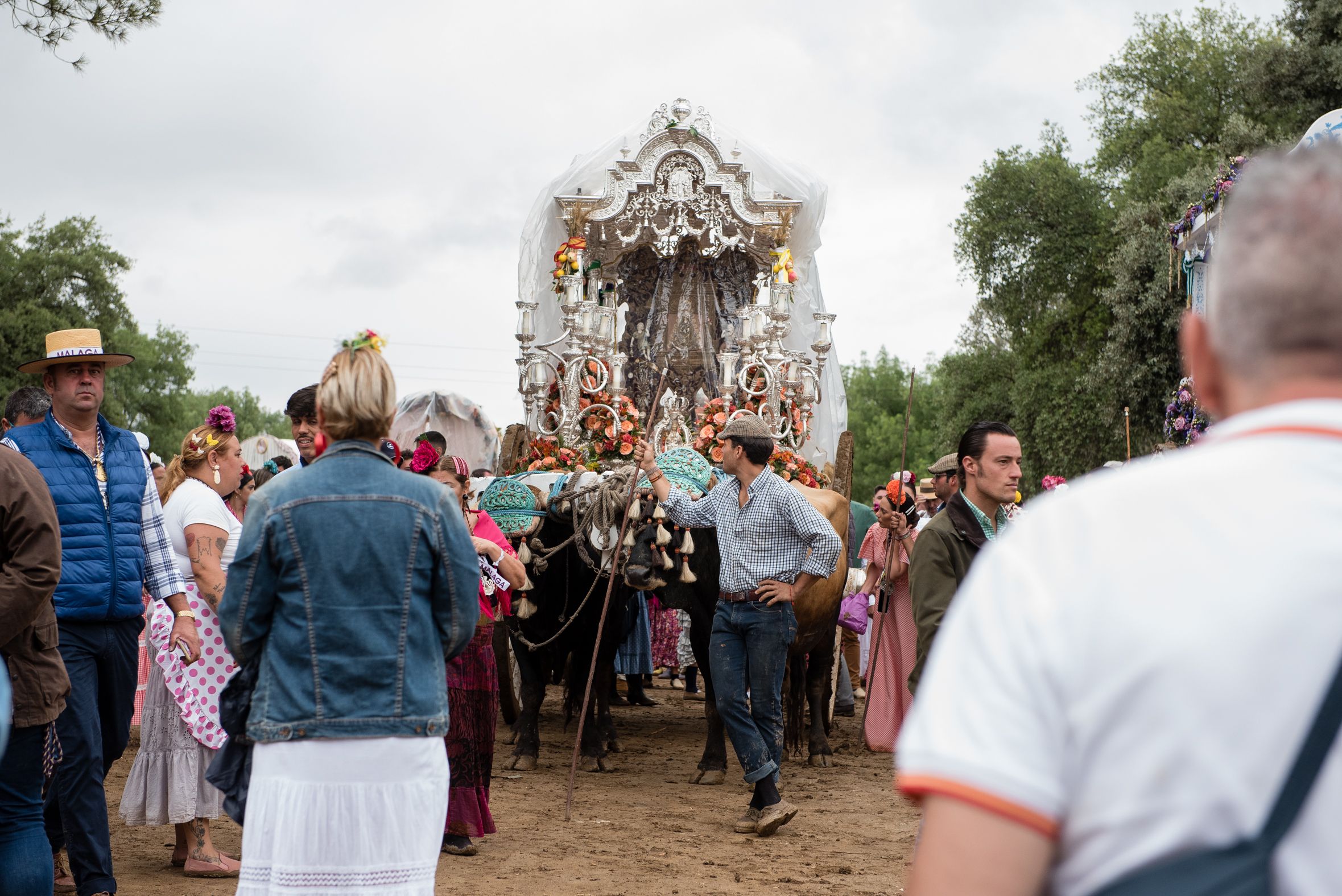 Hermandades de Lucena y de Málaga a su paso por el río Quema 