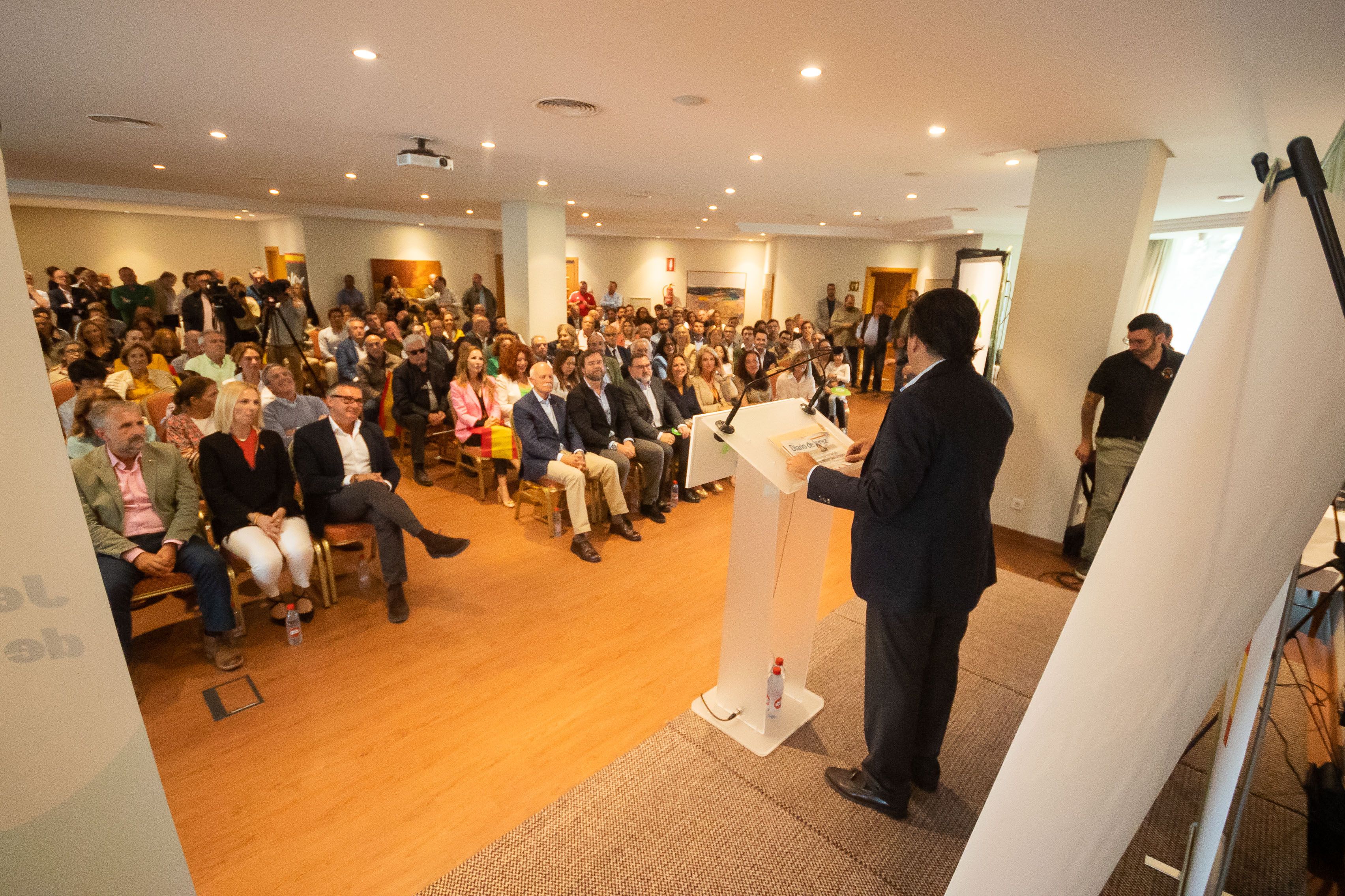 VOX ANTONIO FERNANDEZ IVAN ESPINOSA DE LOS MONTEROS JEREZ 11