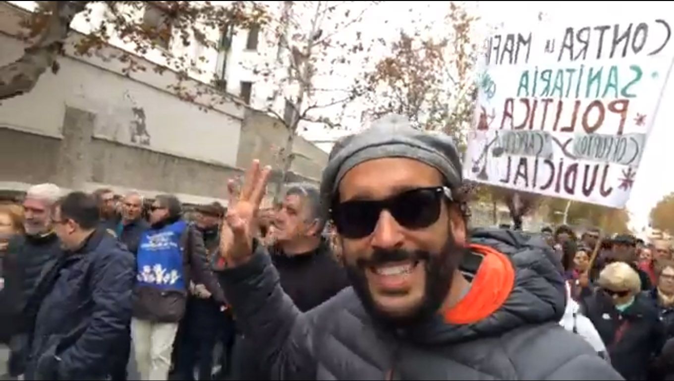 Jesús Candel, 'Siriman', durante una manifestación en Granada. (Captura de pantalla)