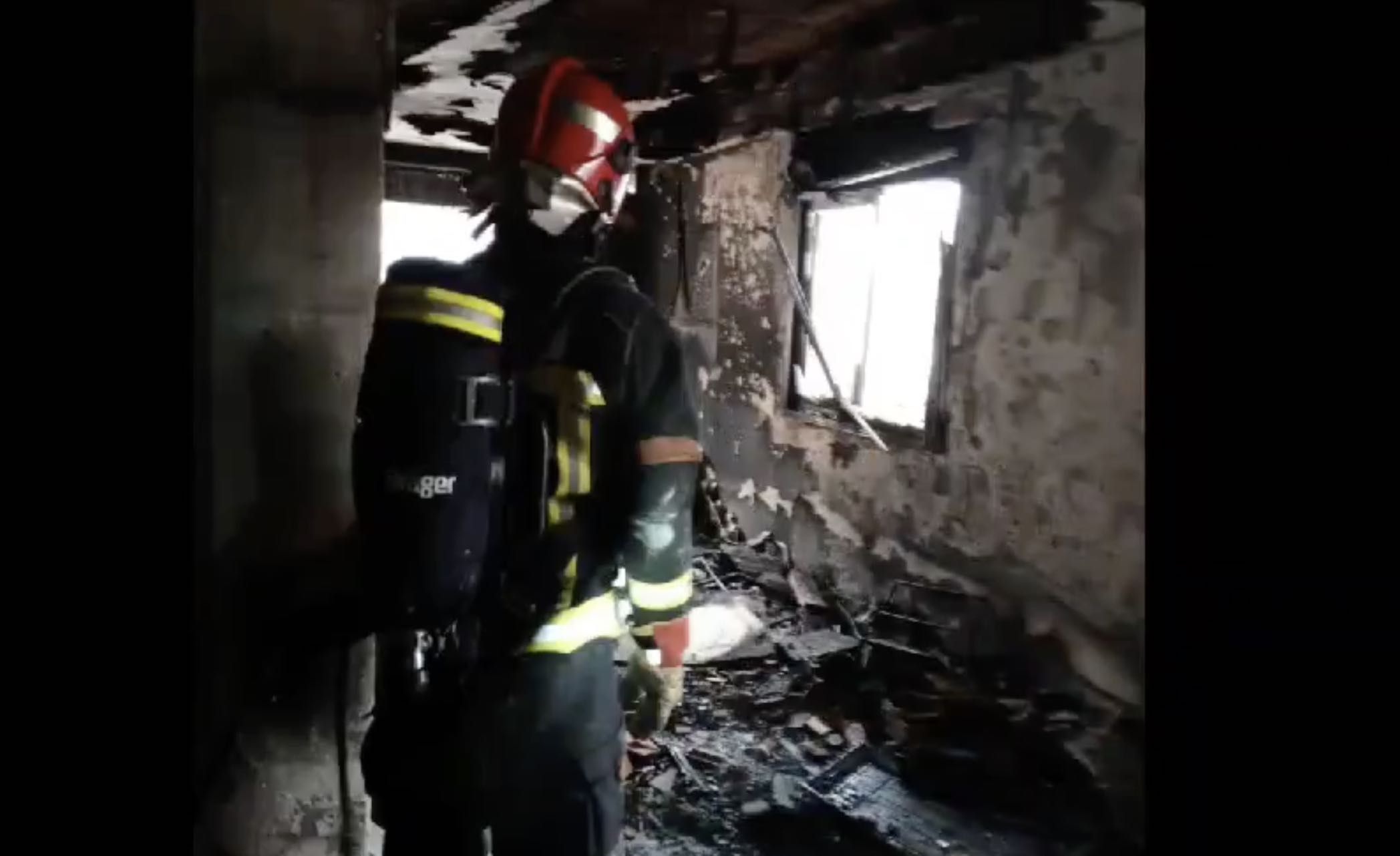 Estado el que quedó el piso, en una imagen de los Bomberos de Granada.