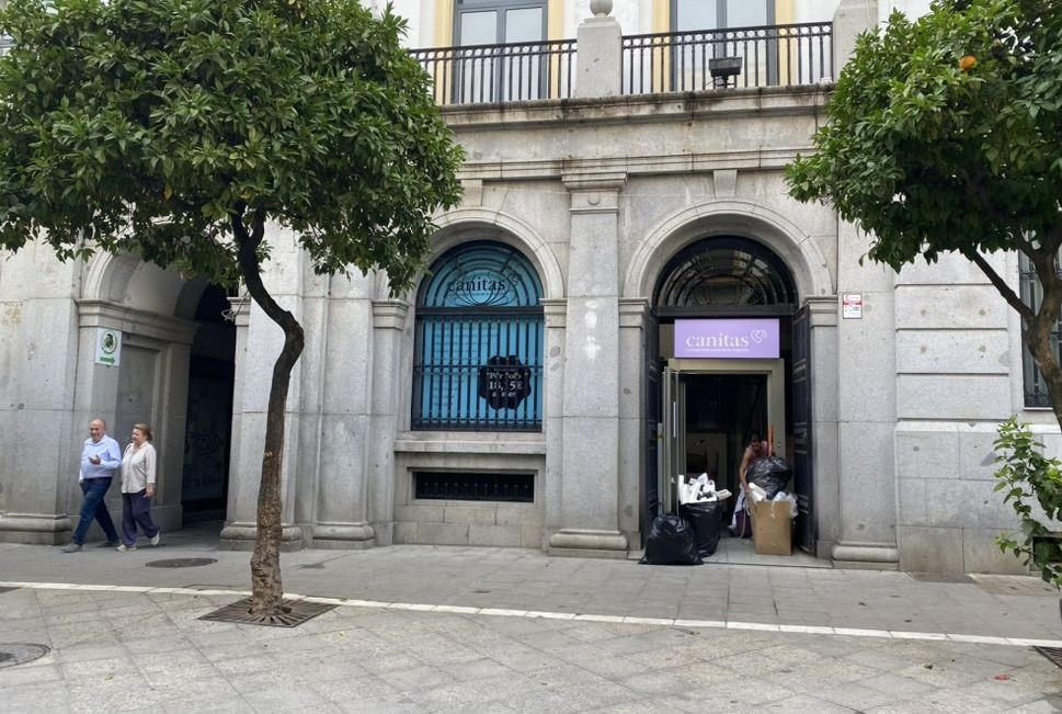 La antigua sede del Banco Popular abrirá como la 'seguridad social' de las mascotas en Jerez.