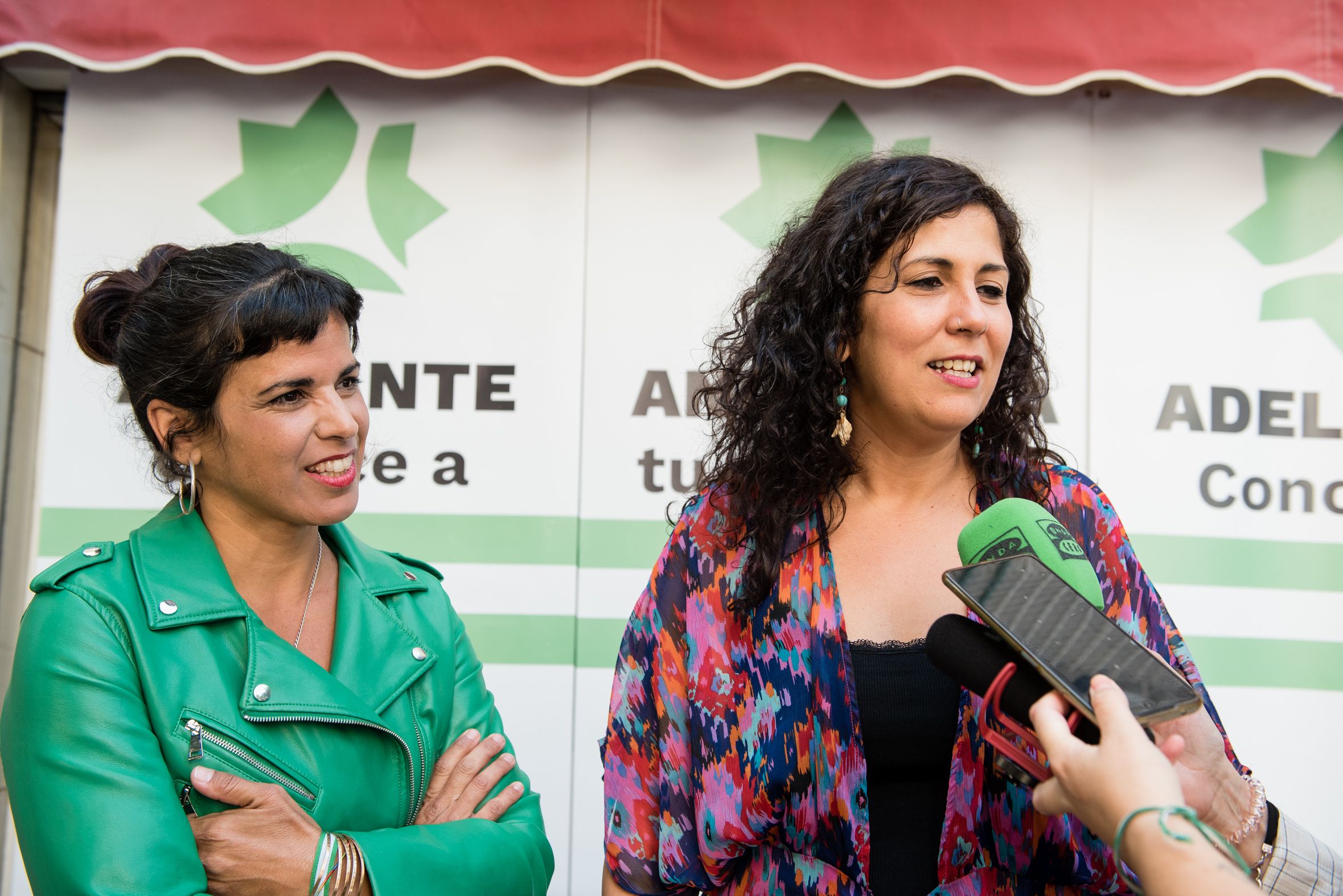 Sandra Heredia, candidata de Adelante, con Teresa Rodríguez, en la pasada campaña del 28M.