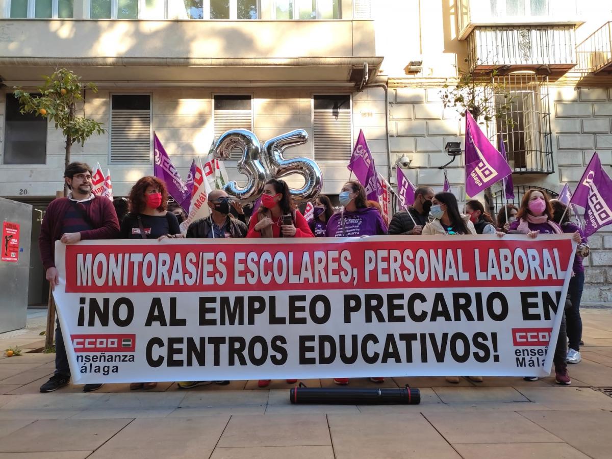 Una protesta de CCOO Málaga para exigir plantillas completas en los colegios.