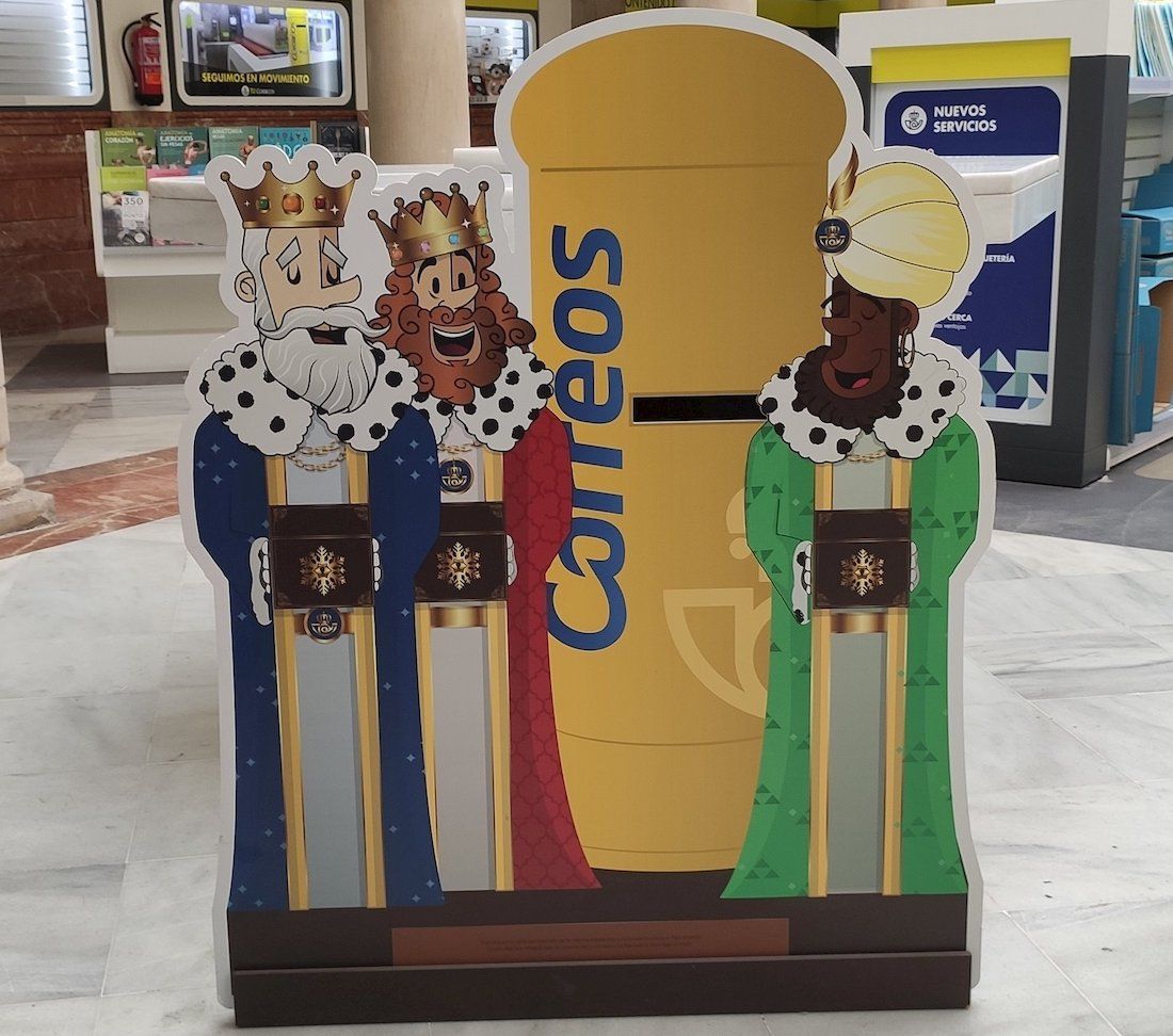 Uno de los buzones instalados por Correos en sus oficinas.