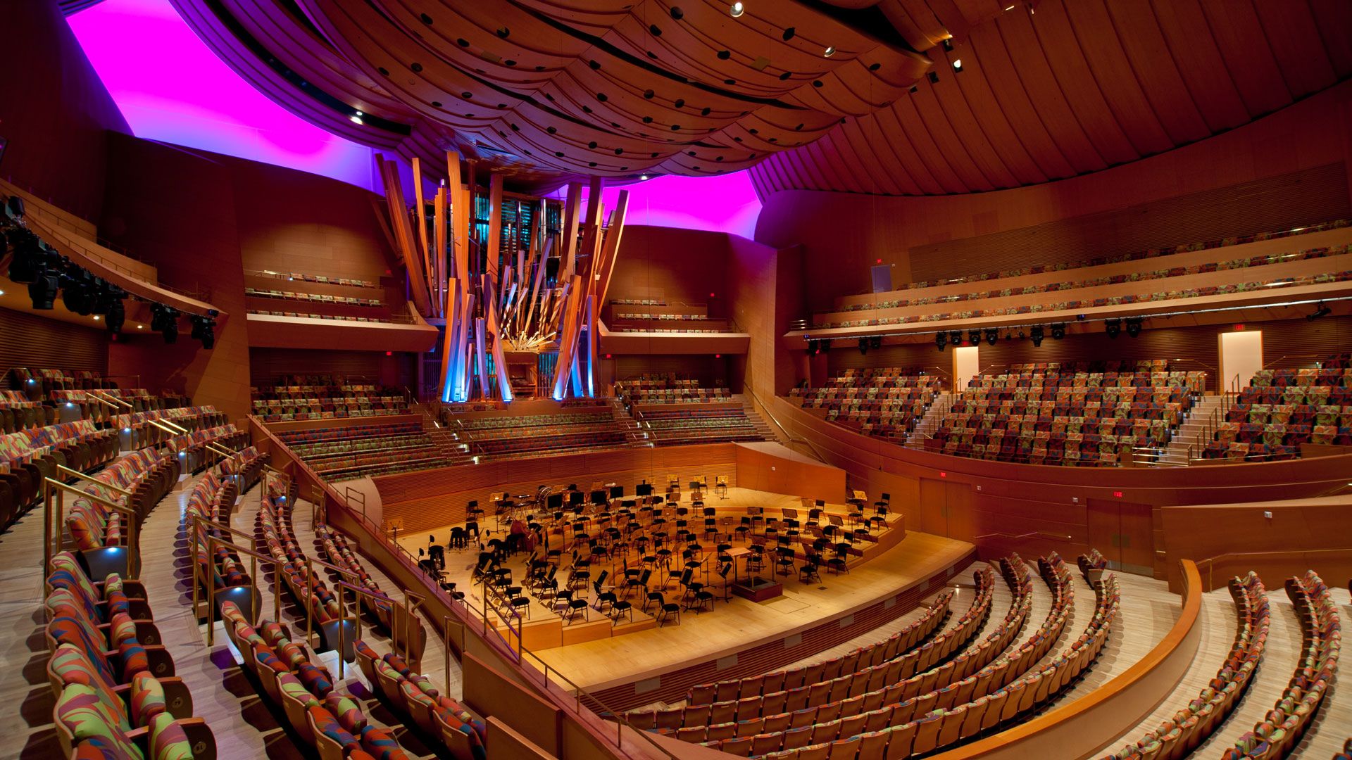 Interior del espectacular Walt Disney Concert Hall de Los Ángeles.
