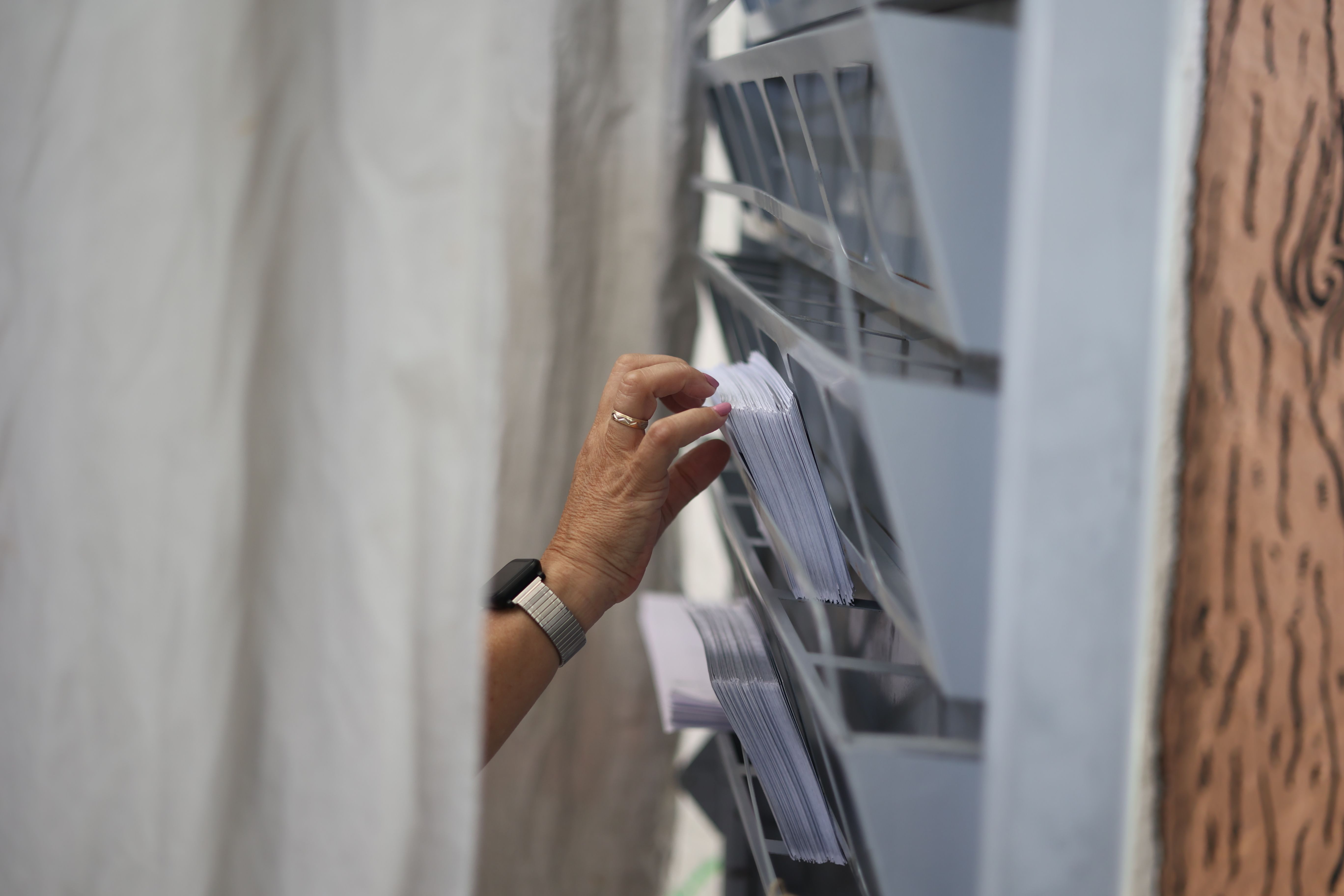 Un colegio de La Granja se ha quedado sin papeletas de La Confluencia.   MANU GARCÍA