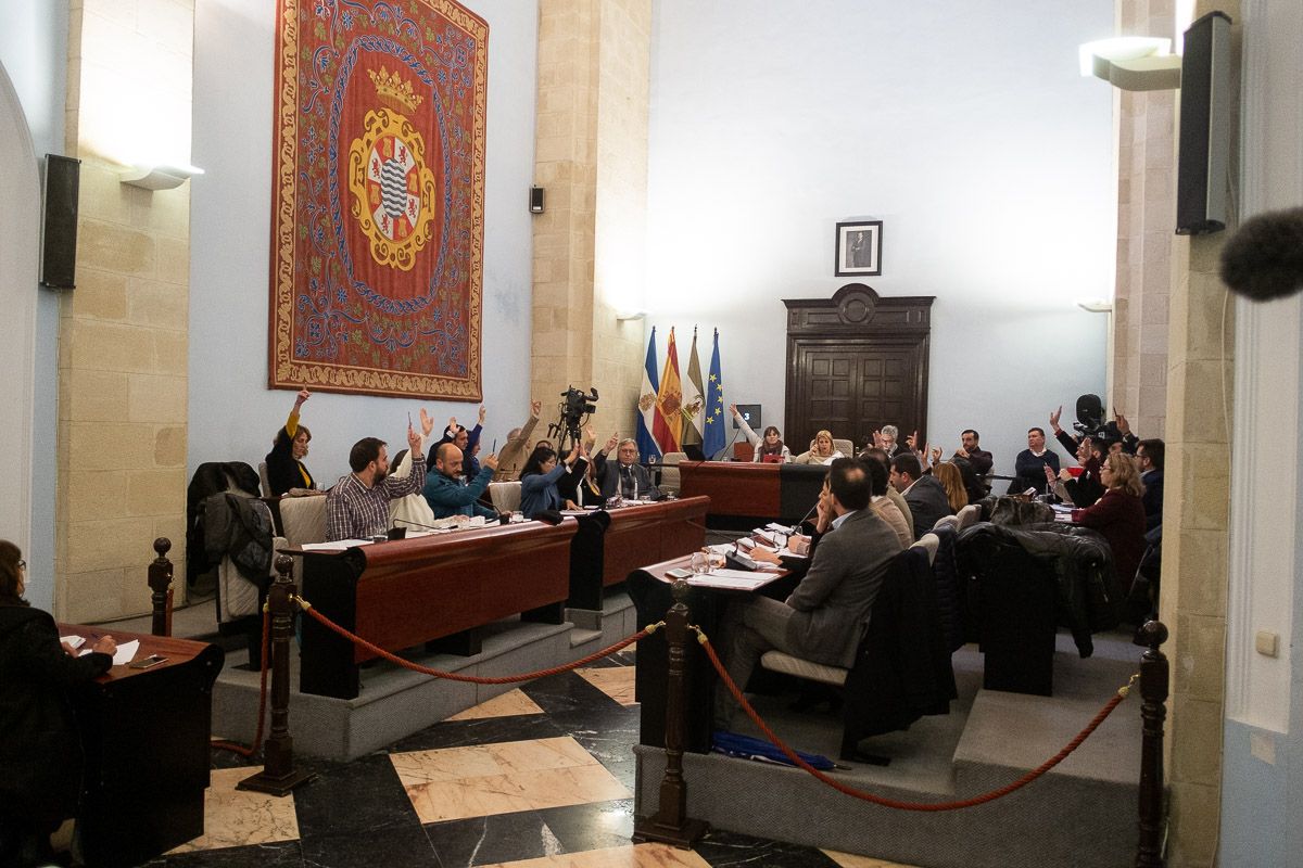 Los grupos políticos del Ayuntamiento de Jerez, durante un pleno.