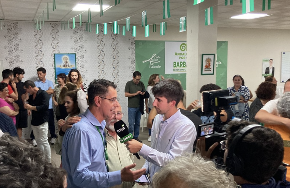 Miguel Molina, en la noche de este 28M, en la sede de AxSí en Barbate.