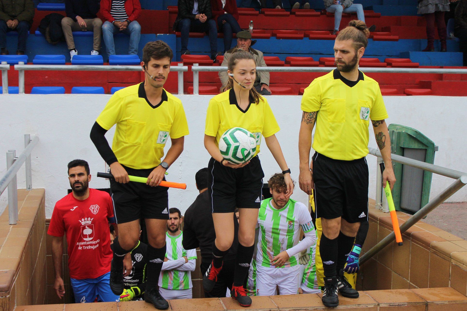 Zoila González, a punto de saltar al terreno de juego.