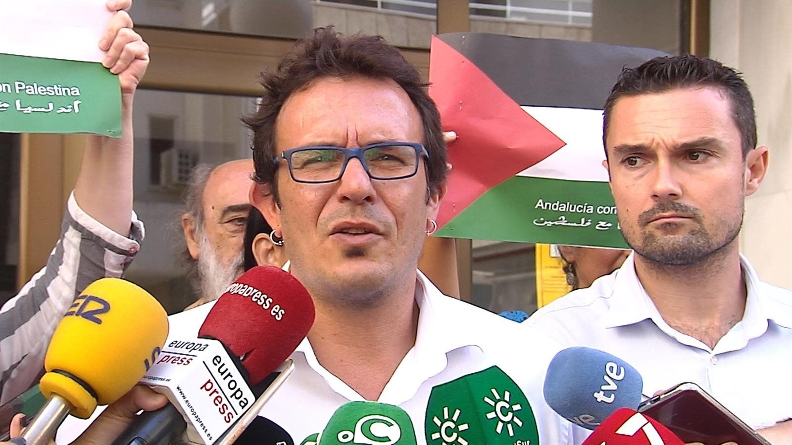 El alcalde, a la salida del Juzgado tras comparecer por esta causa.