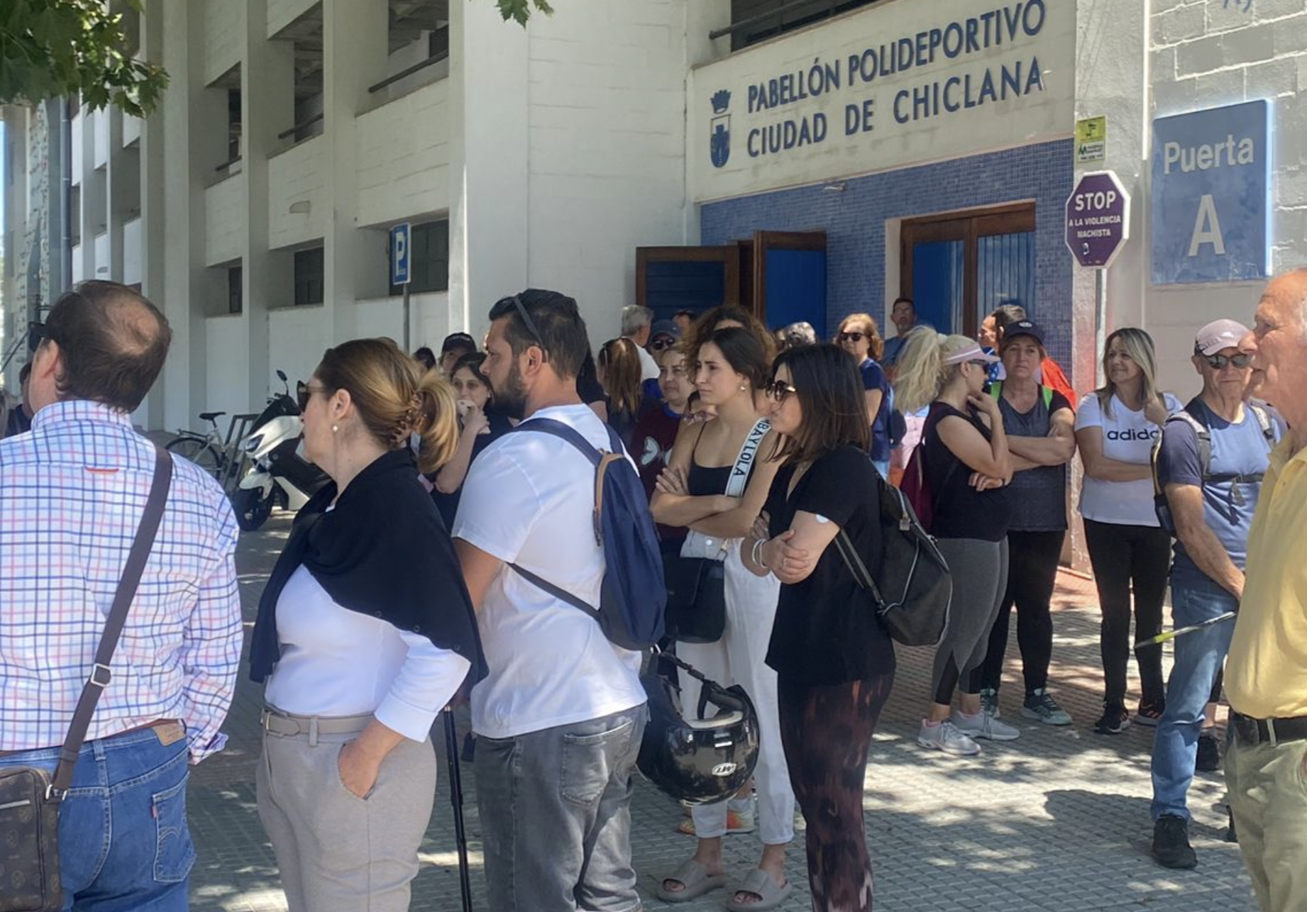Varios vecinos realizan batidas para encontrar a José Aragón en Chiclana.  CEDIDA