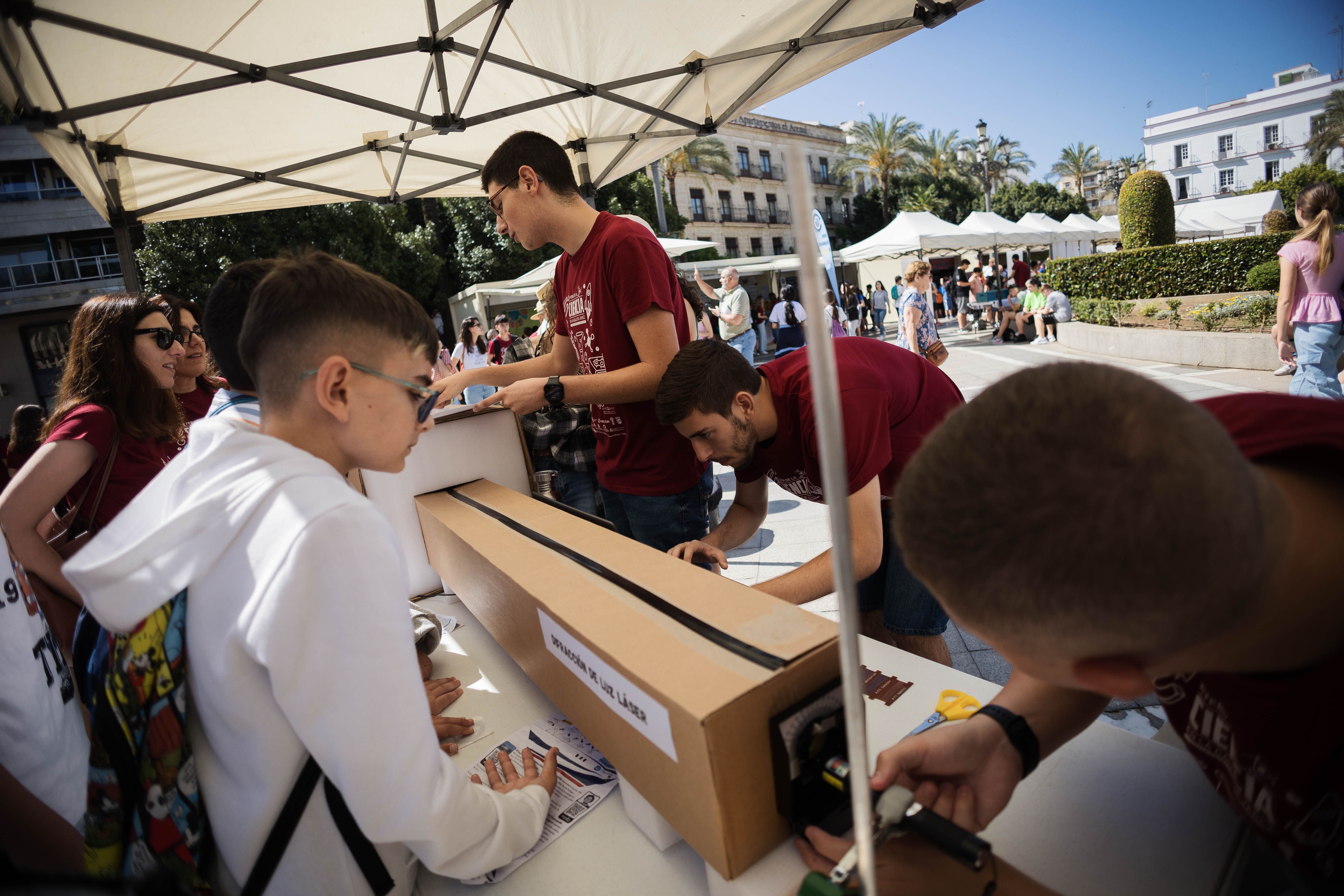 Inauguración de la XI Feria de la Ciencia en la Calle en Jerez 13