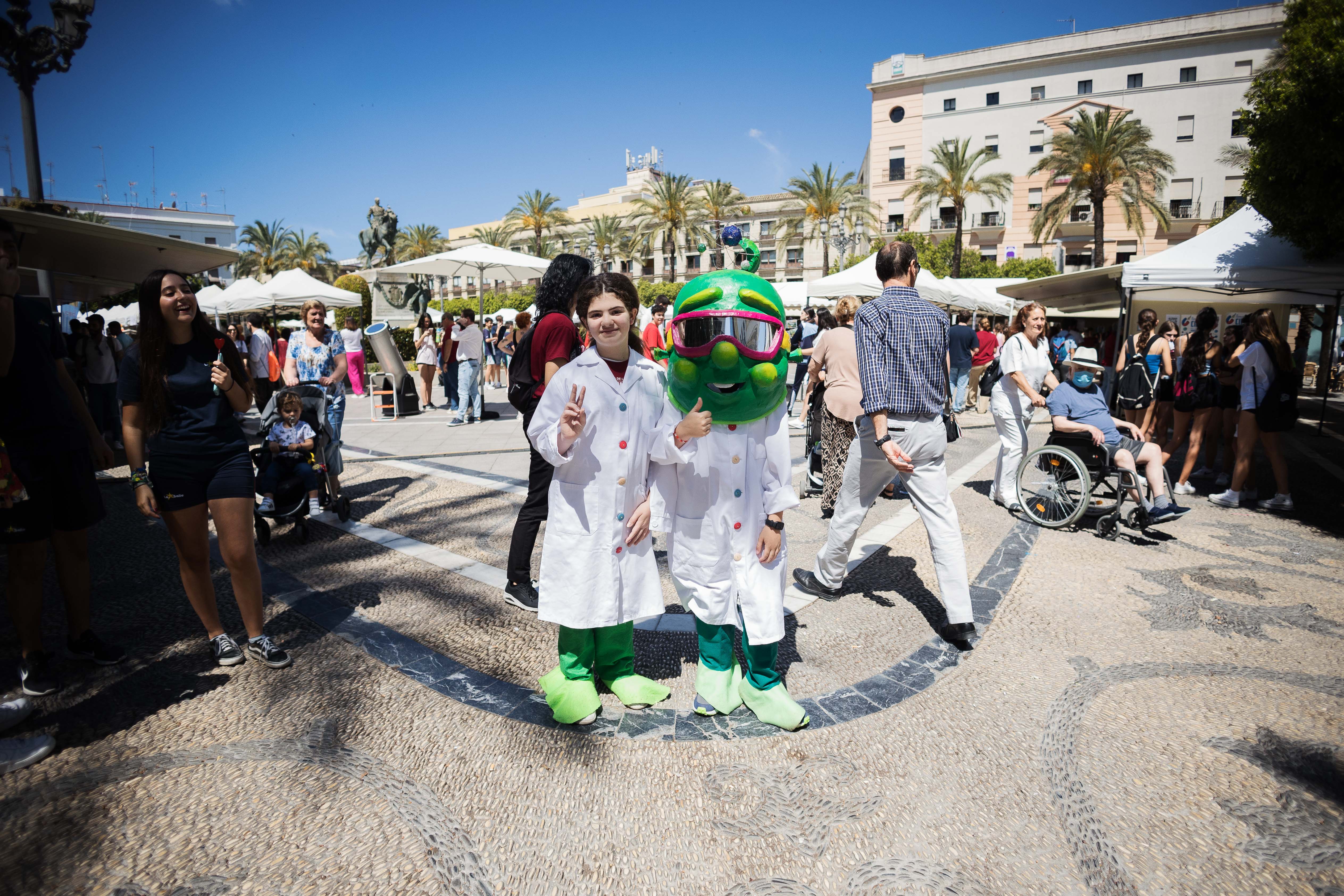 Inauguración de la XI Feria de la Ciencia en la Calle en Jerez 1