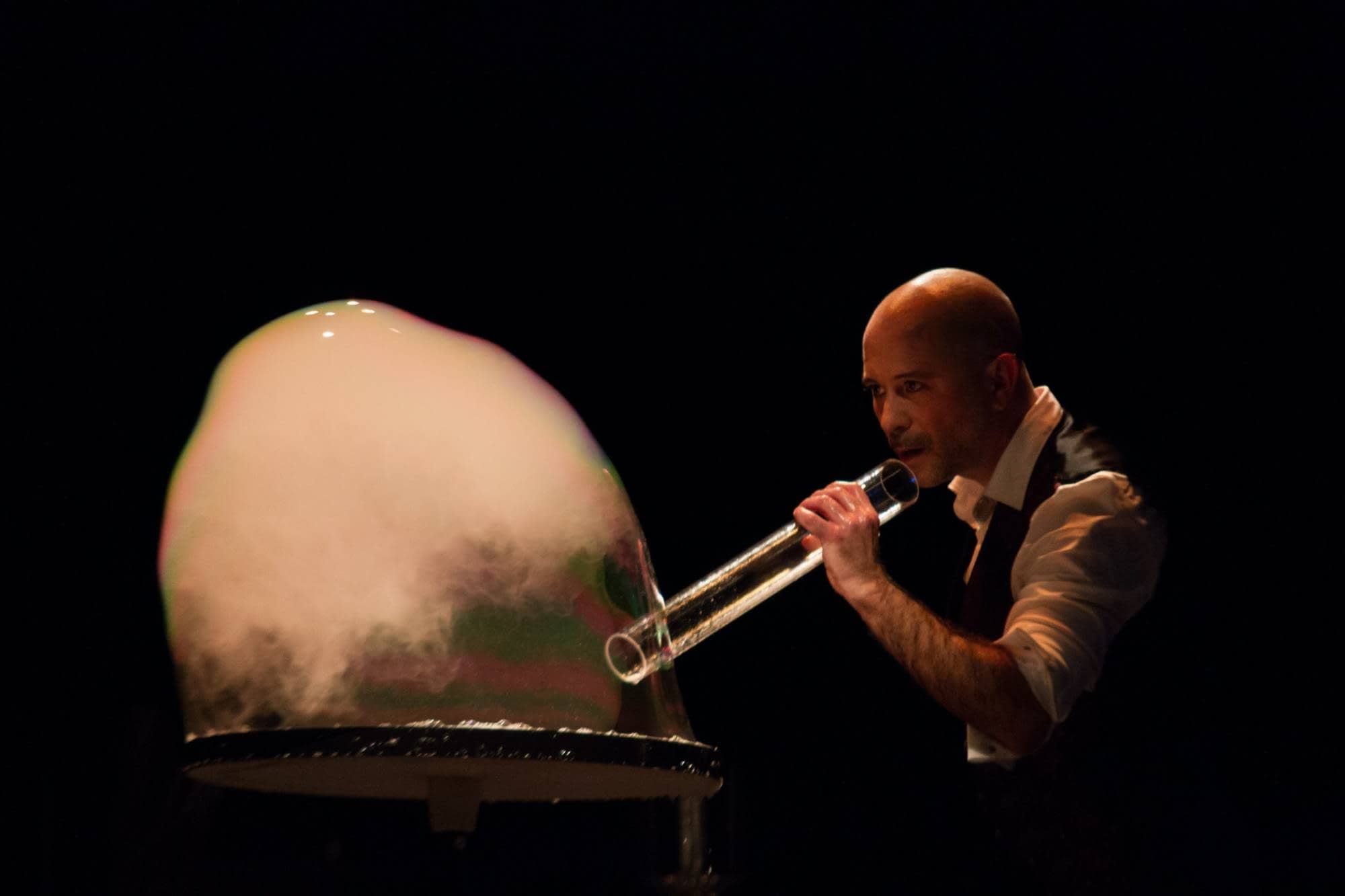 Bubble Show de Andrés KO, el mago de las burbujas, en una imagen de archivo. FACEBOOK