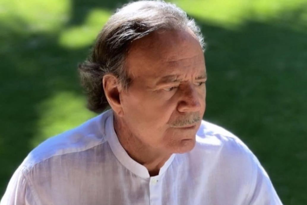 Julio Iglesias niega que esté en silla de ruedas: "Estoy DPM".