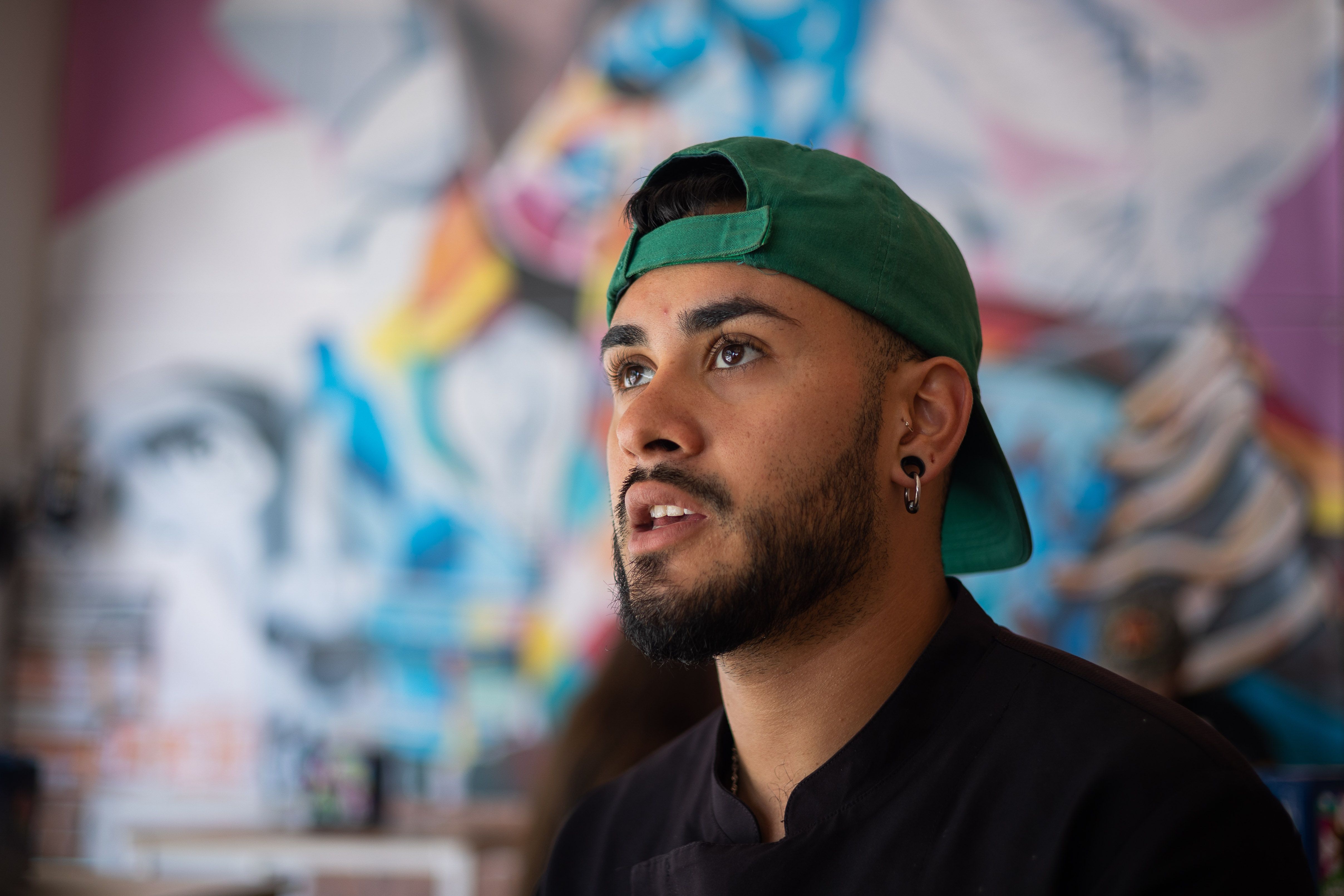 Santiago durante la entrevista.