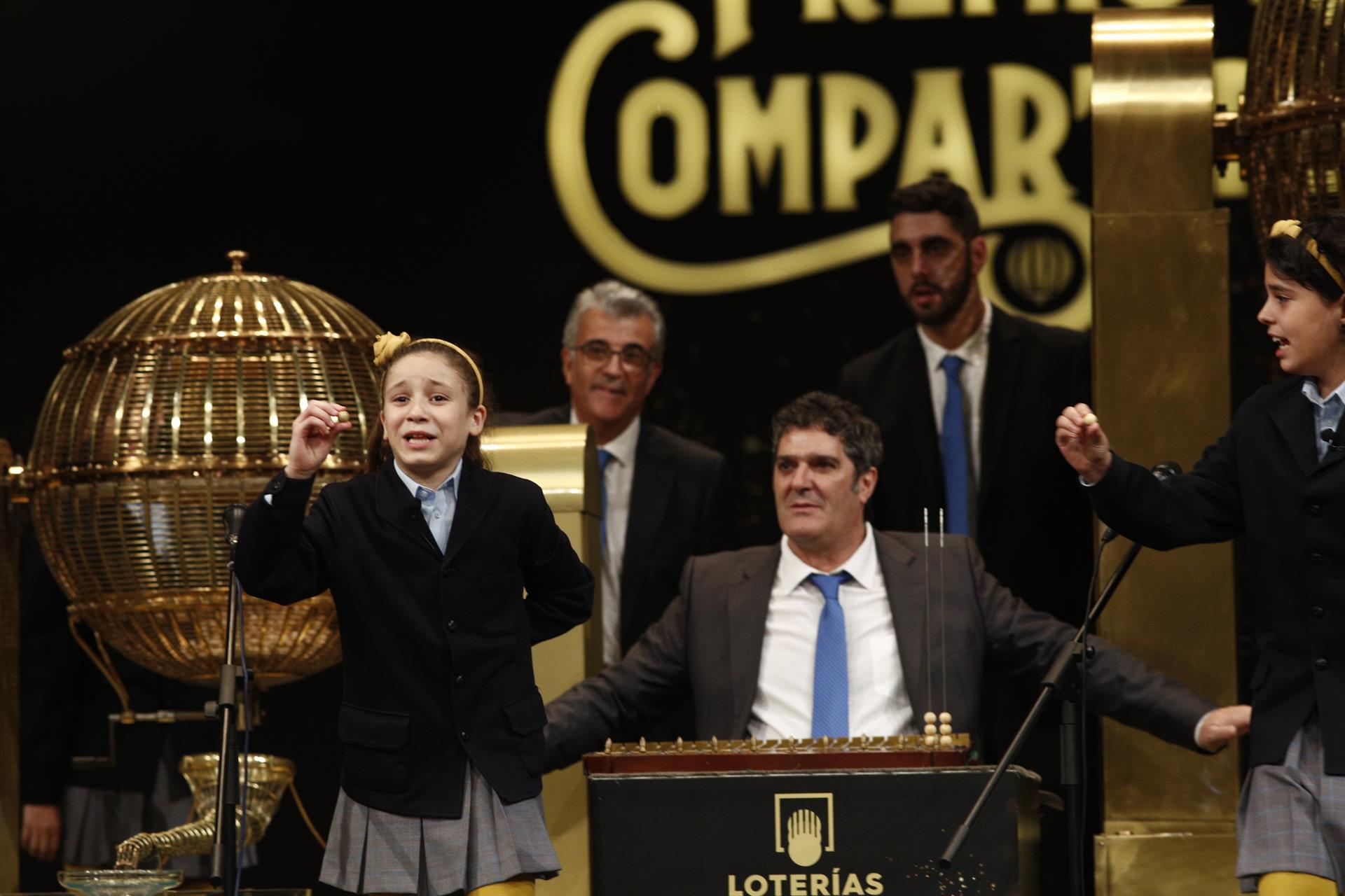 Sorteo del 'Gordo', en una imagen de Eduardo Parra (e