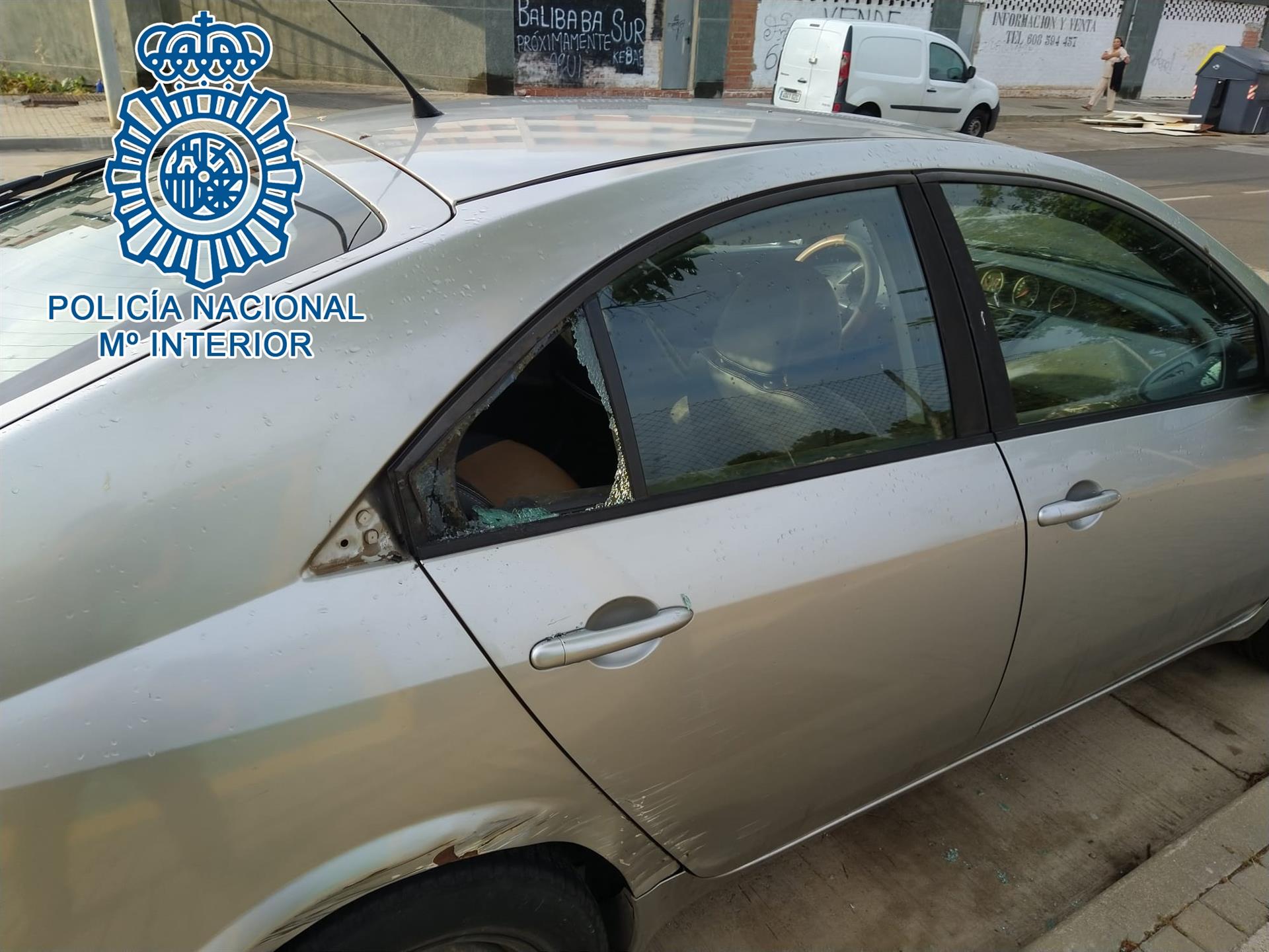 Detienen a tres hombres por el robo en varios vehículos aparcados en la calle en la zona sur de Jerez . POLICÍA NACIONAL