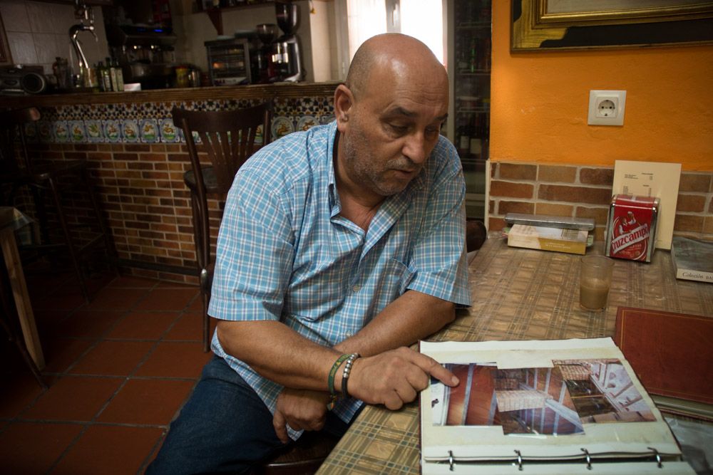 Antonio Segura, en una visita que hizo lavozdelsur.es a su casa y su taberna, en el intramuros de Jerez.