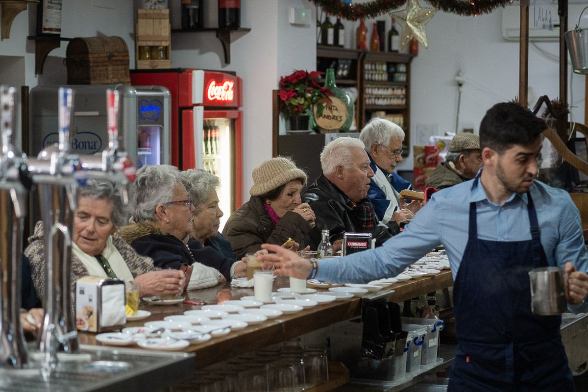 Abuelos y abuelas de El Puerto en una reciente excursión. FOTO: MANU GARCÍA