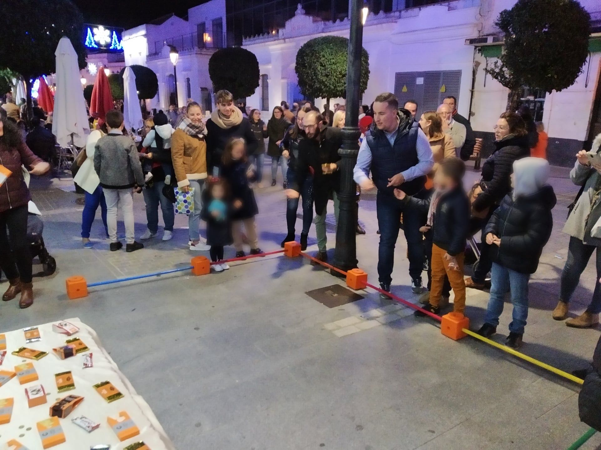 Uno de los juegos organizados por los padres para recaudar fondos en una imagen de Facebook.