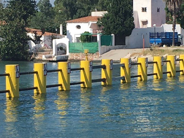 Barrera antinarcos colocada en el rio Guadarranque en San Roque. FOTO: Guardia Civil