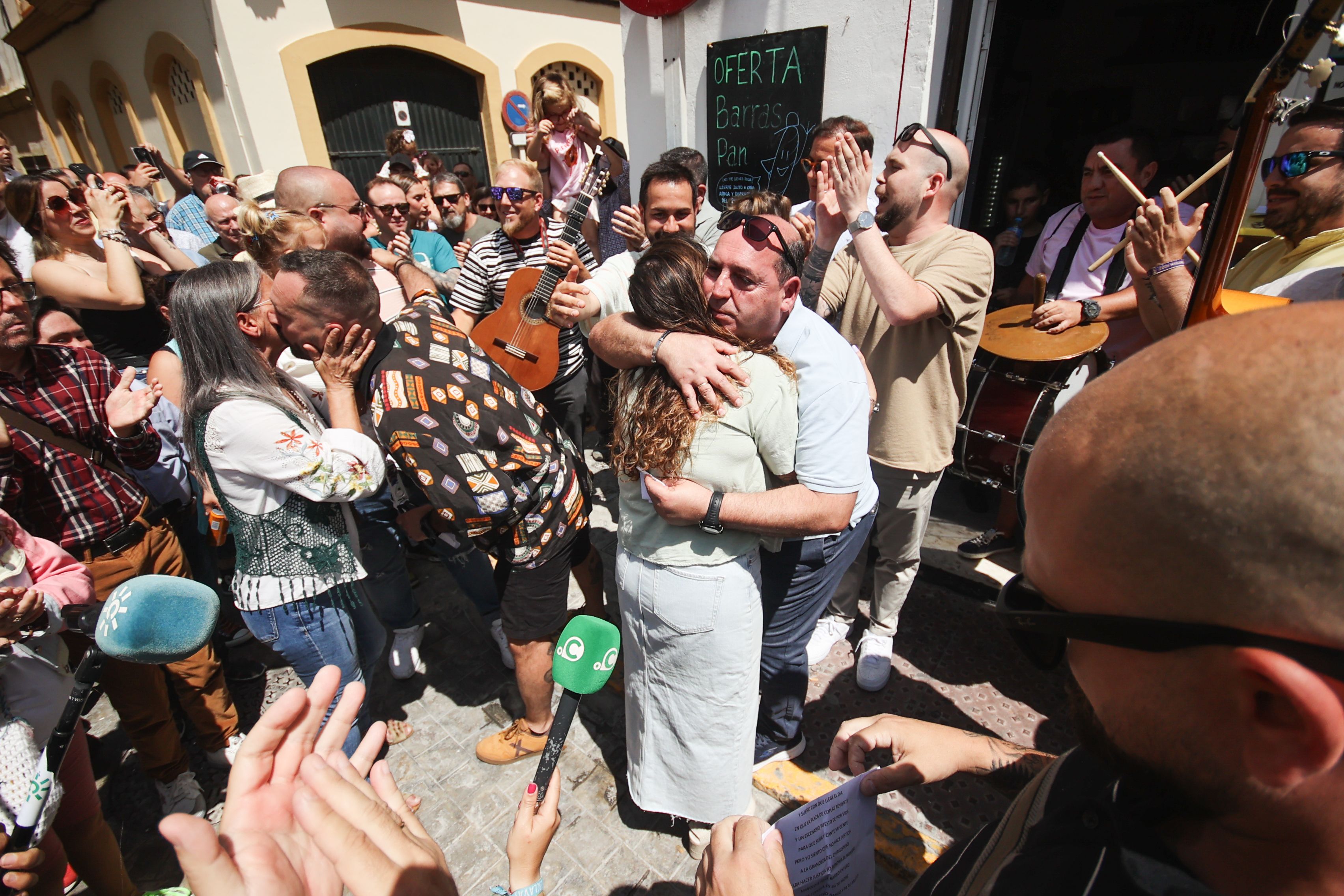 Inauguración de la plaza de Manolo Santander en Cádiz
