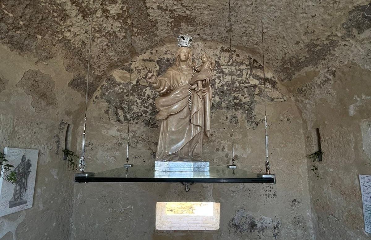 Mareógrafo de La Caleta, joya arquitectónica recién restaurada en Cádiz.