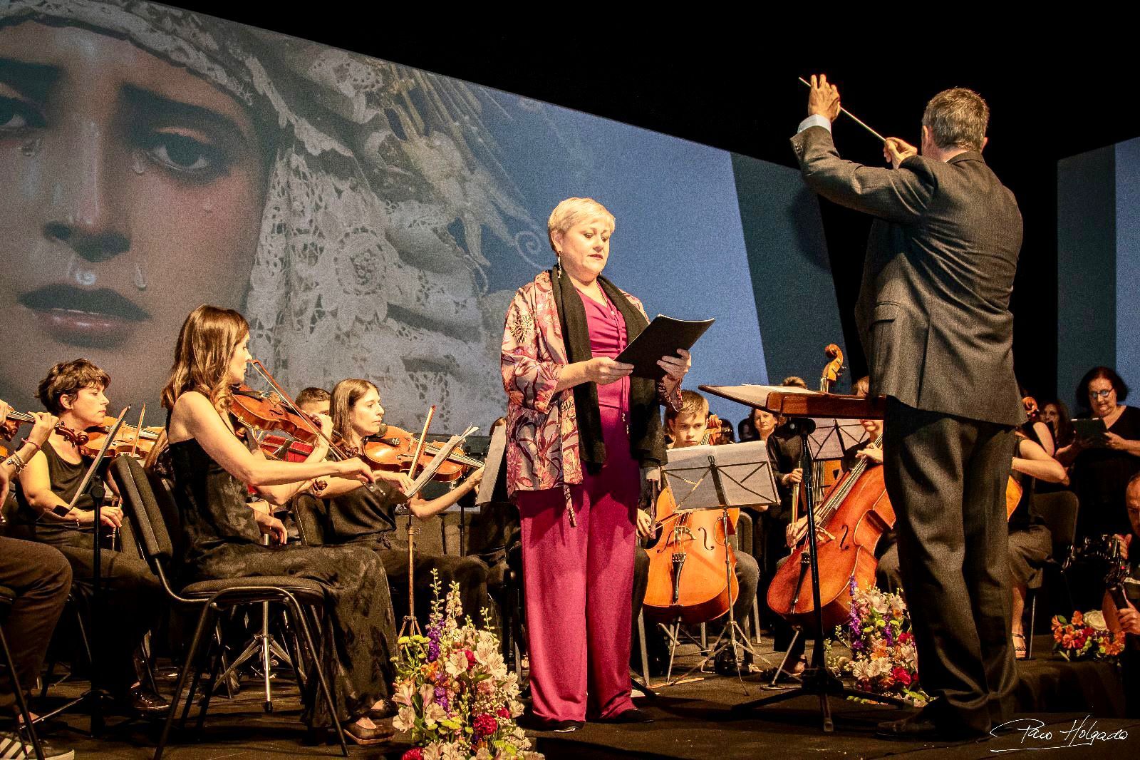 Ángel Hortas dirigiendo la presentación de la Salve con la Orquesta Sacramental de la Catedral. 