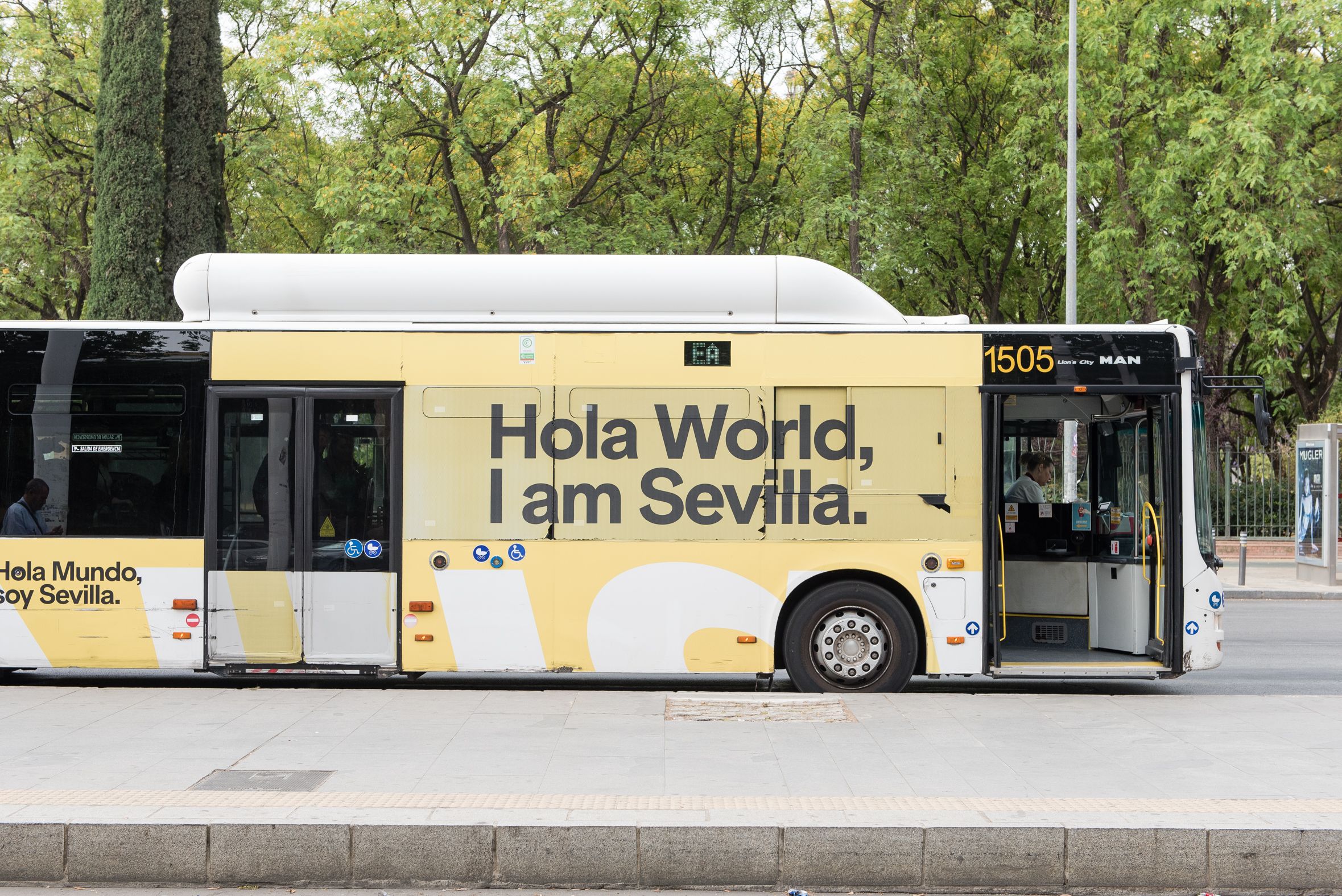 Un autobús de Tussam en una imagen reciente. Sevilla estrena nueva línea de autobuses por el traslado de los juzgados