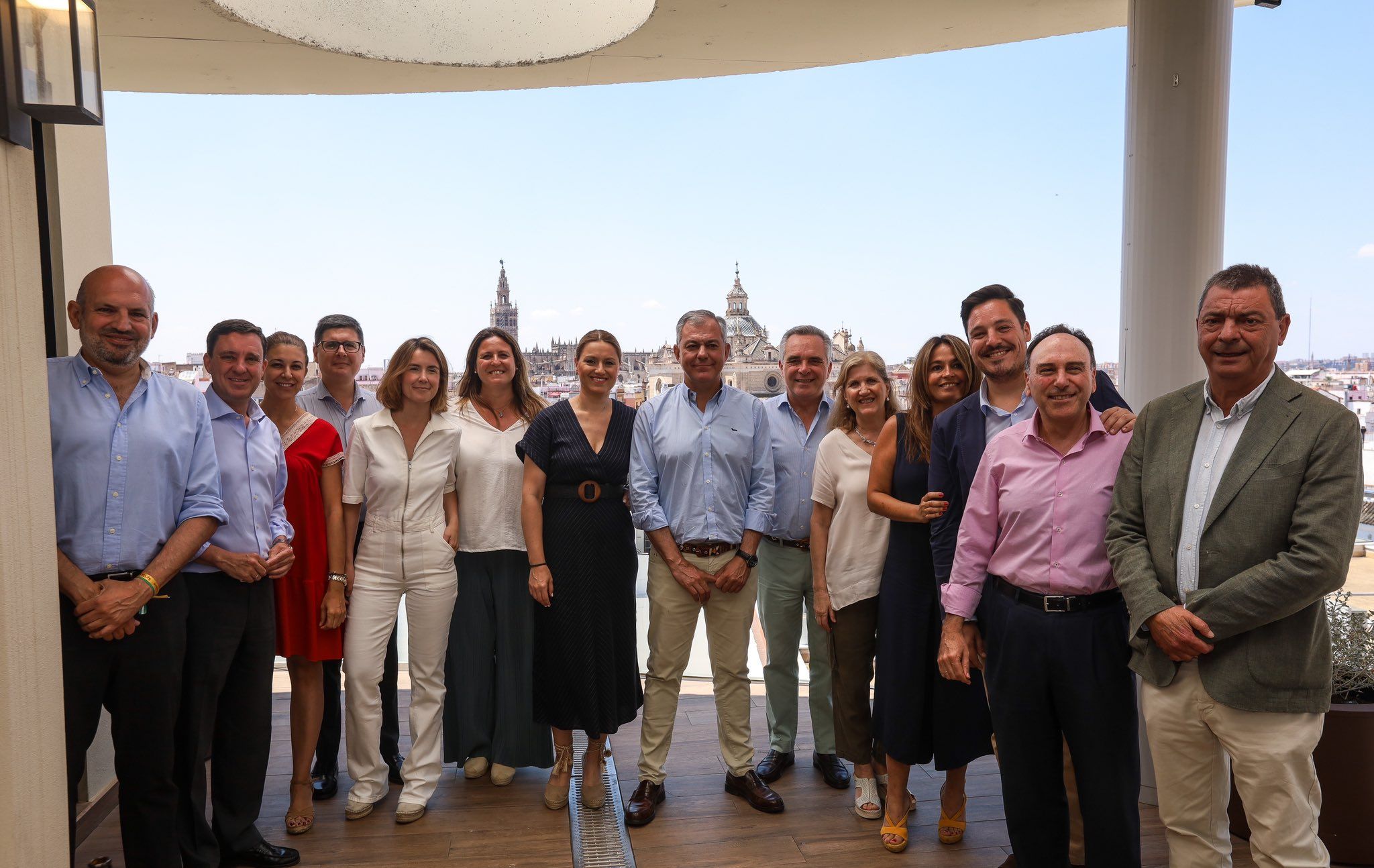 José Luis Sanz junto a los 14 concejales del PP.