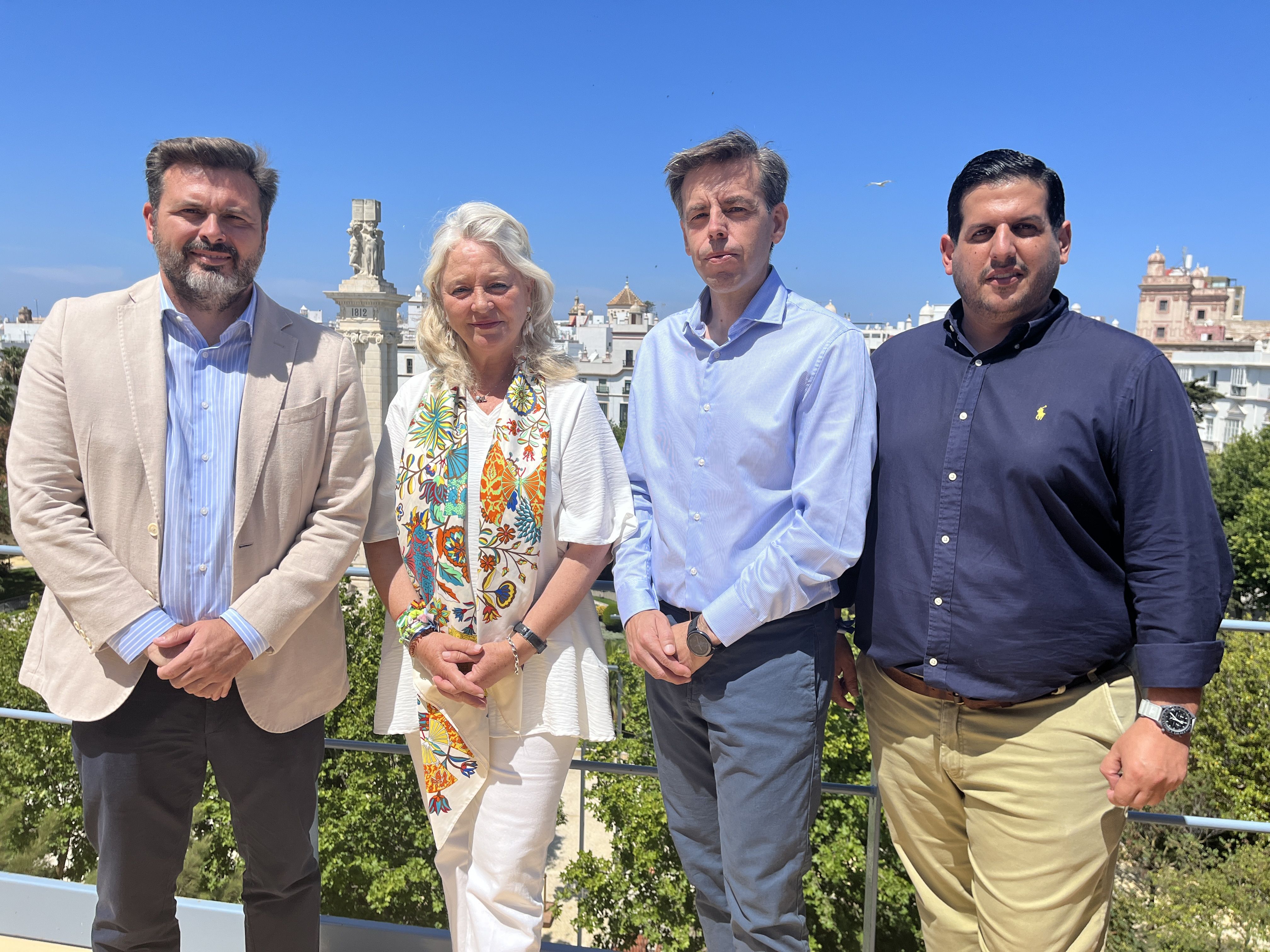 El Circuito Andaluz de Peñas Flamencas rendirá homenaje a Canalejas de Puerto Real en Cádiz. De izquierda a derecha, Nicolás Sosa, Mercedes Colombo, Cristóbal Ortega y Jorge Vázquez, tras la presentación.