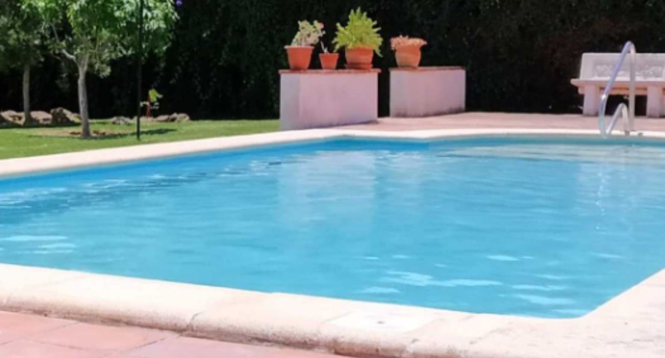 Imagen de archivo de una piscina.