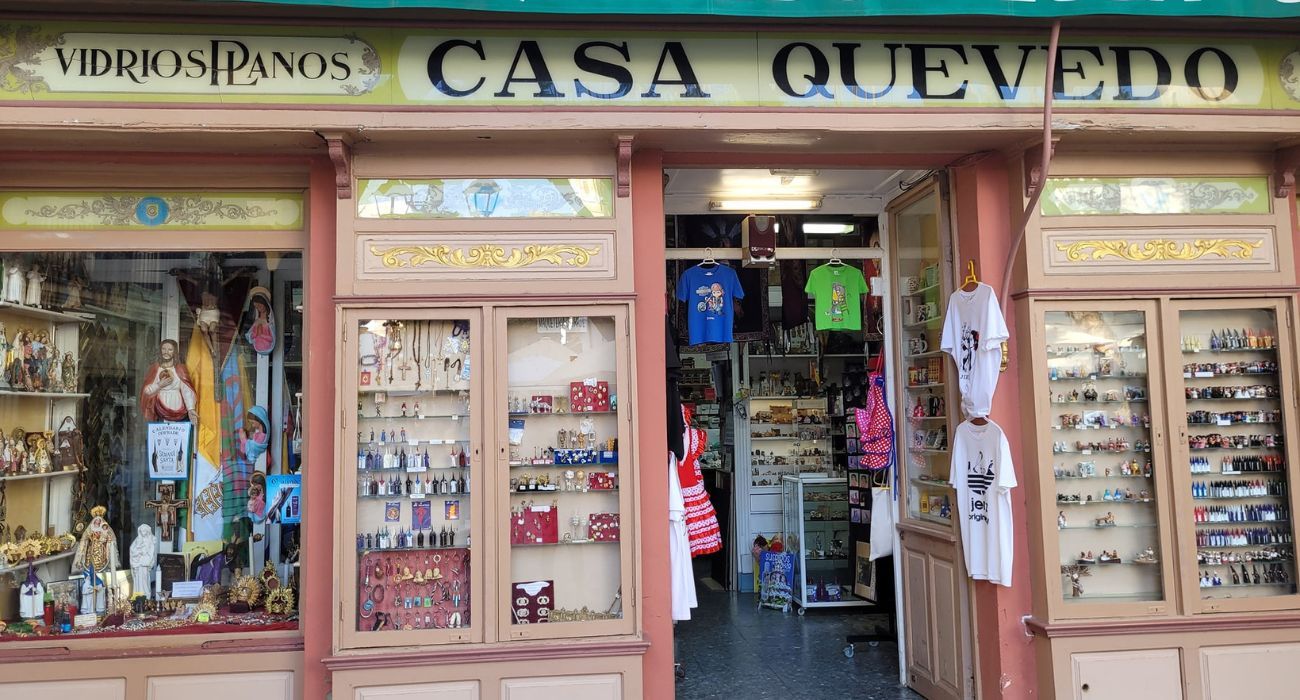La fachada de Casa Quevedo, histórico negocio del centro de Jerez.