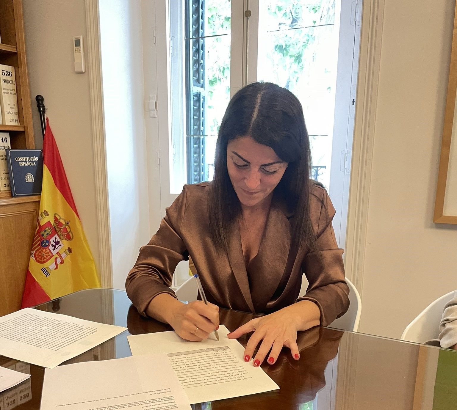 Macarena Olona en el registro de su partido.
