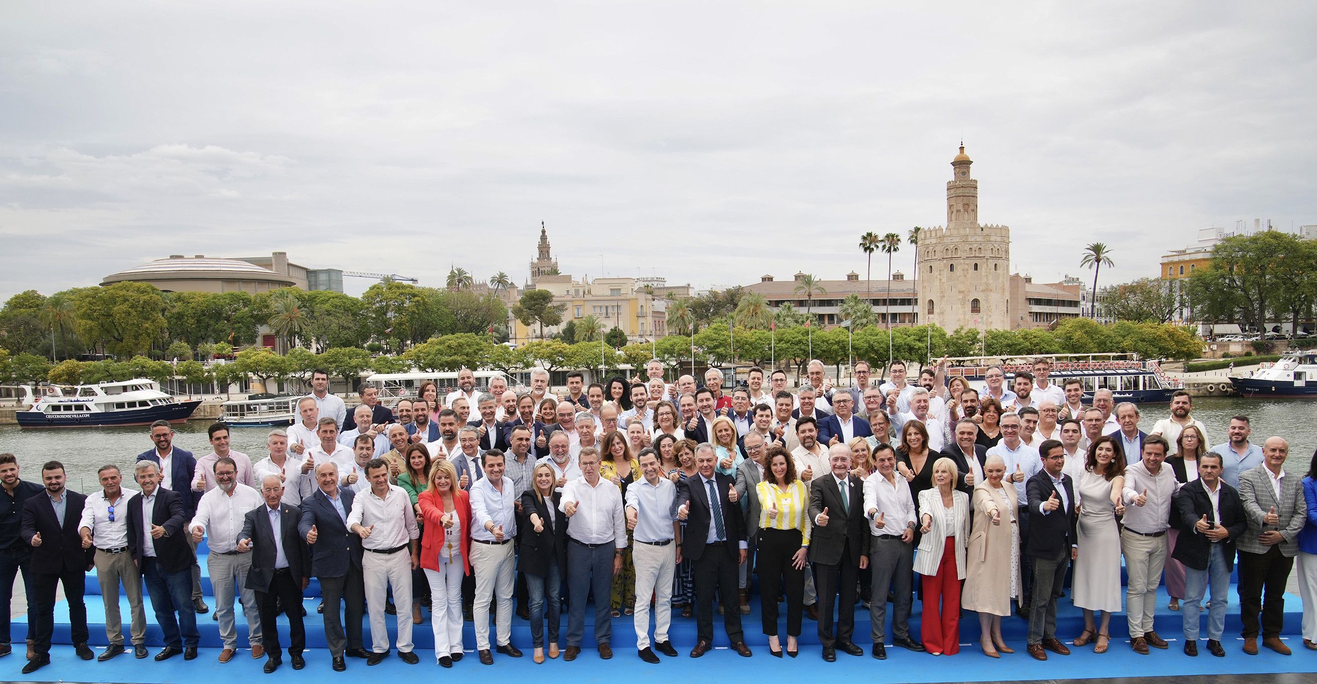 Feijóo celebra el 28M en Sevilla y pide a sus alcaldes andaluces "un último esfuerzo" hacia Moncloa.